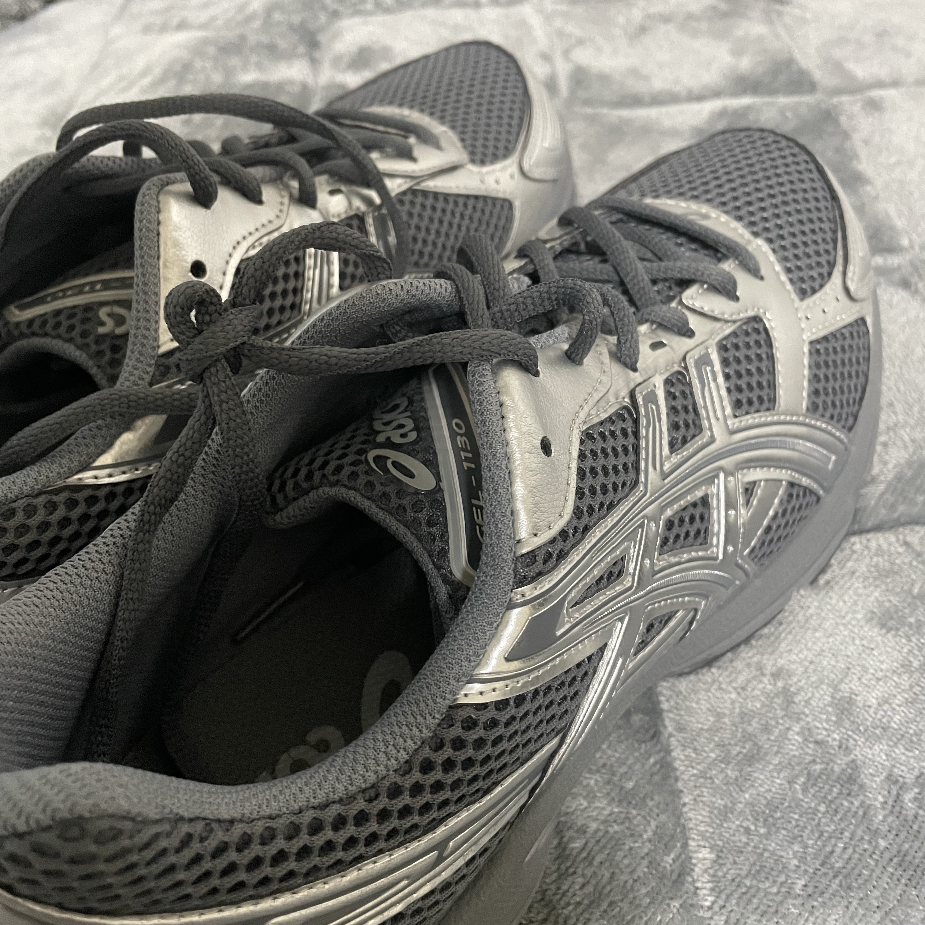 Asics Gel-1130 Steel Grey Pure Silver 착용 스타일