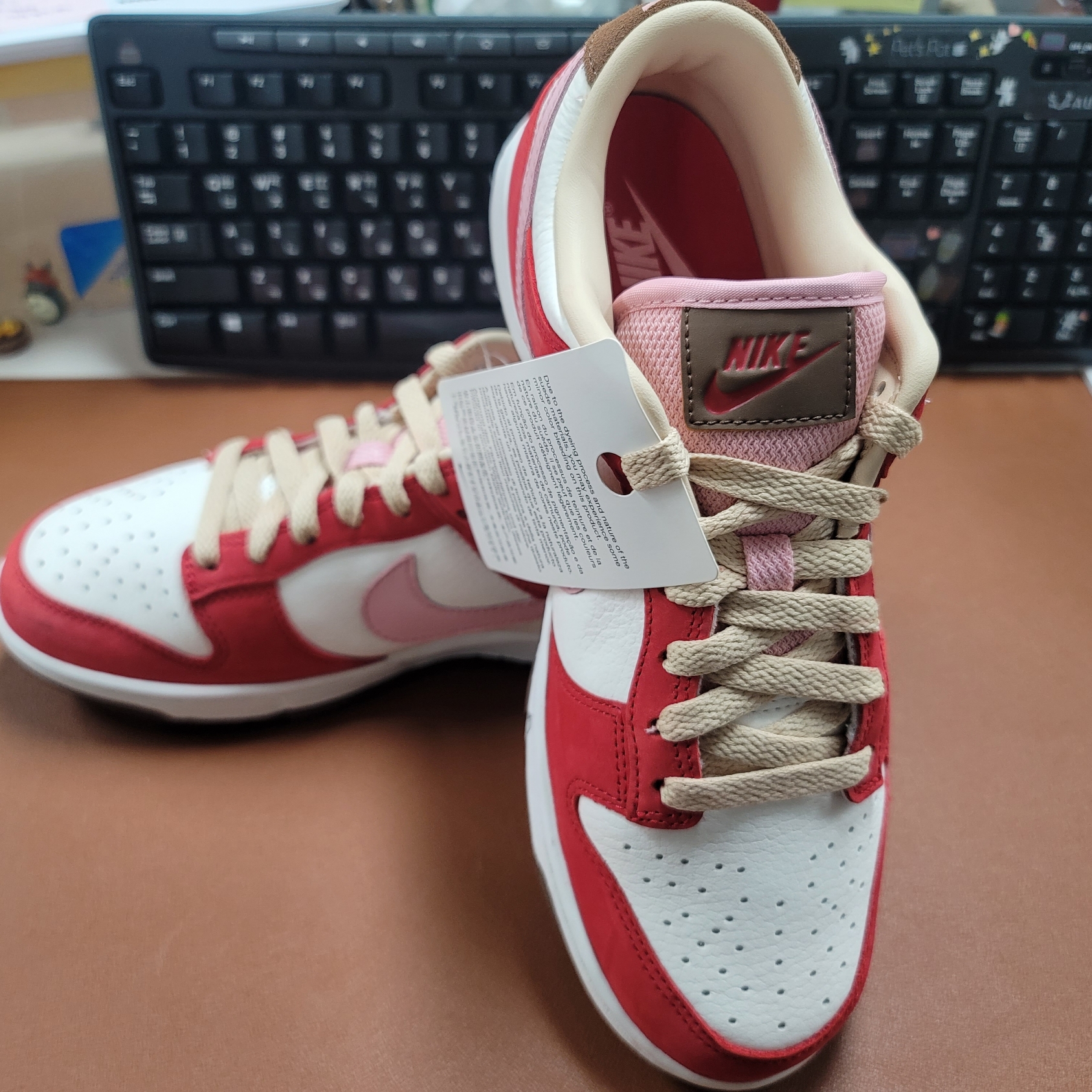 (W) Nike Dunk Low PRM Sail and Sport Red 착용 스타일 - 2