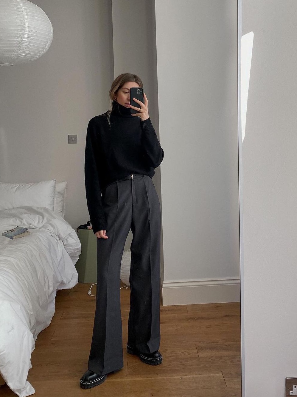 (W) Thom Browne Super 120S Twill Low Rise Skinny Trouser Medium Grey, Stussy Striped Volume Pleated Trousers Grey 착용 스타일 - 4