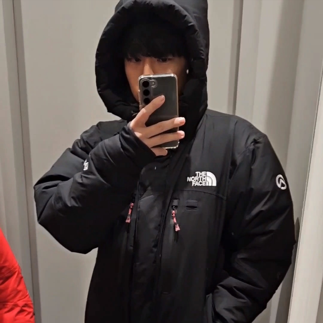 The North Face Himalayan Parka Black 착용 스타일 - 1