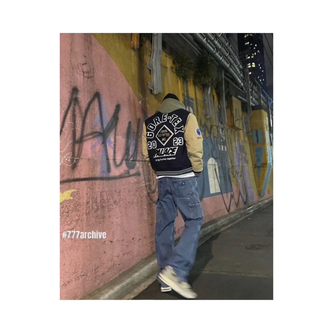 Palace Gore-Tex Going Further Varsity Navy - 23FW, New Balance x JJJJound 991 Made in UK Grey 착용 스타일 - 2