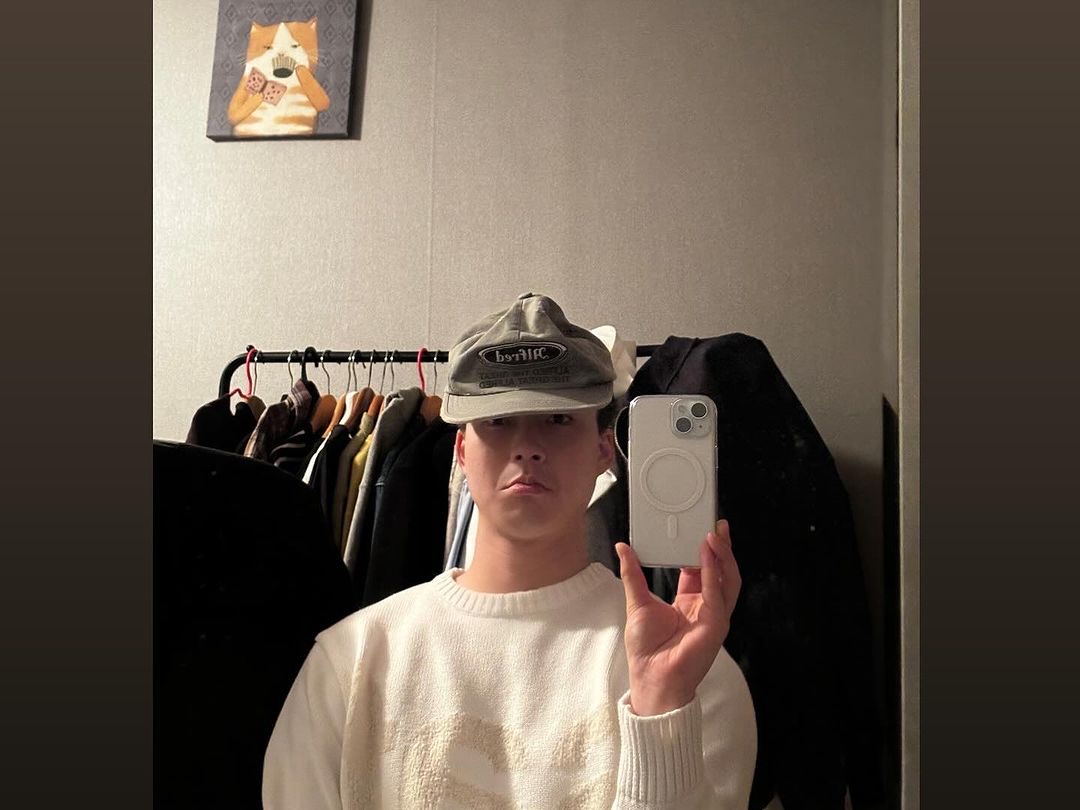[KREAM 단독] Safarispot Basic Safari Knit White, [KREAM 단독] Safarispot Women Basic Safari Knit White 착용 스타일