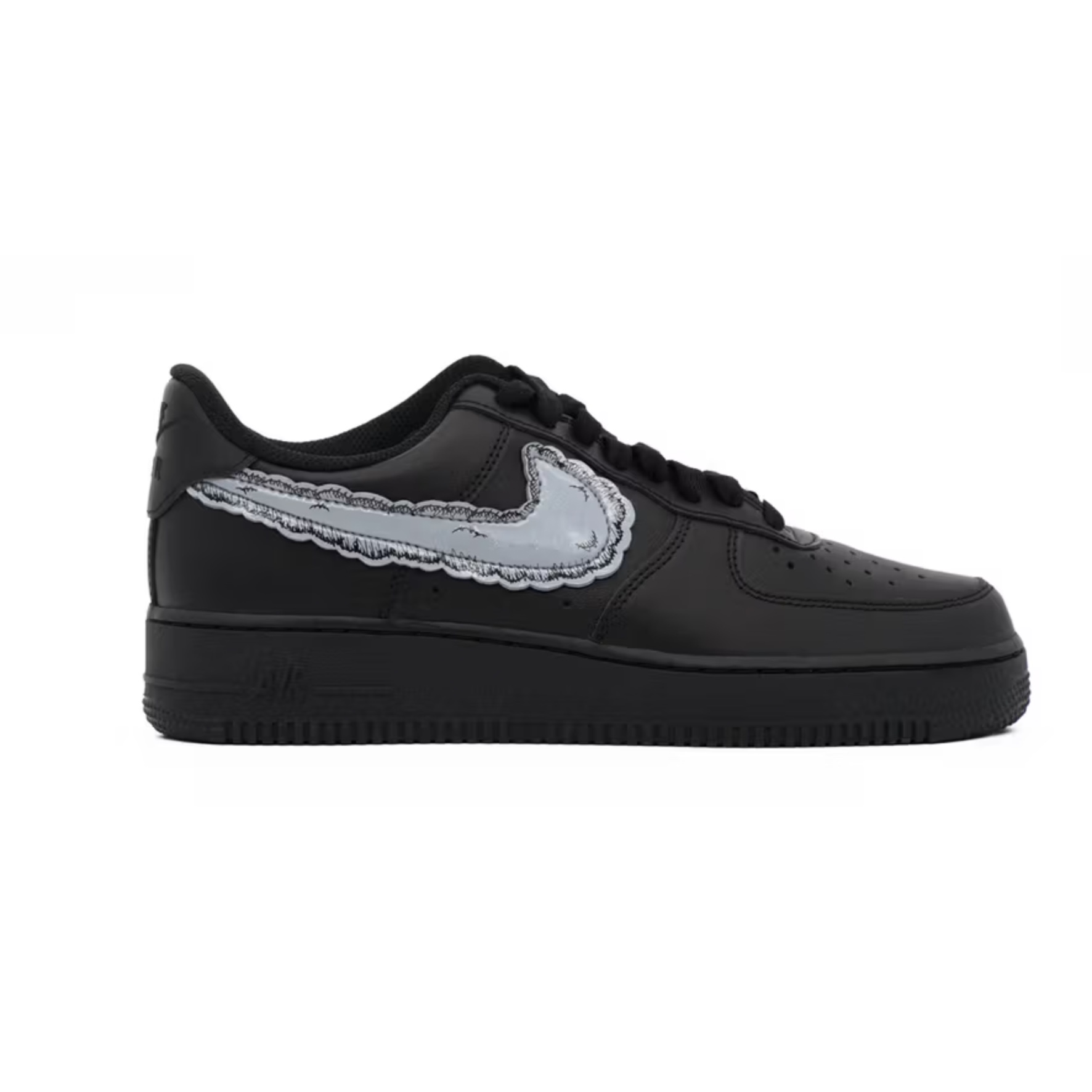 Nike x Kaws x Sky High Farm Workwear Cloud Force 1 Black, Nike x Kaws x Sky High Farm Workwear Cloud Force 1 White 착용 스타일 - 2