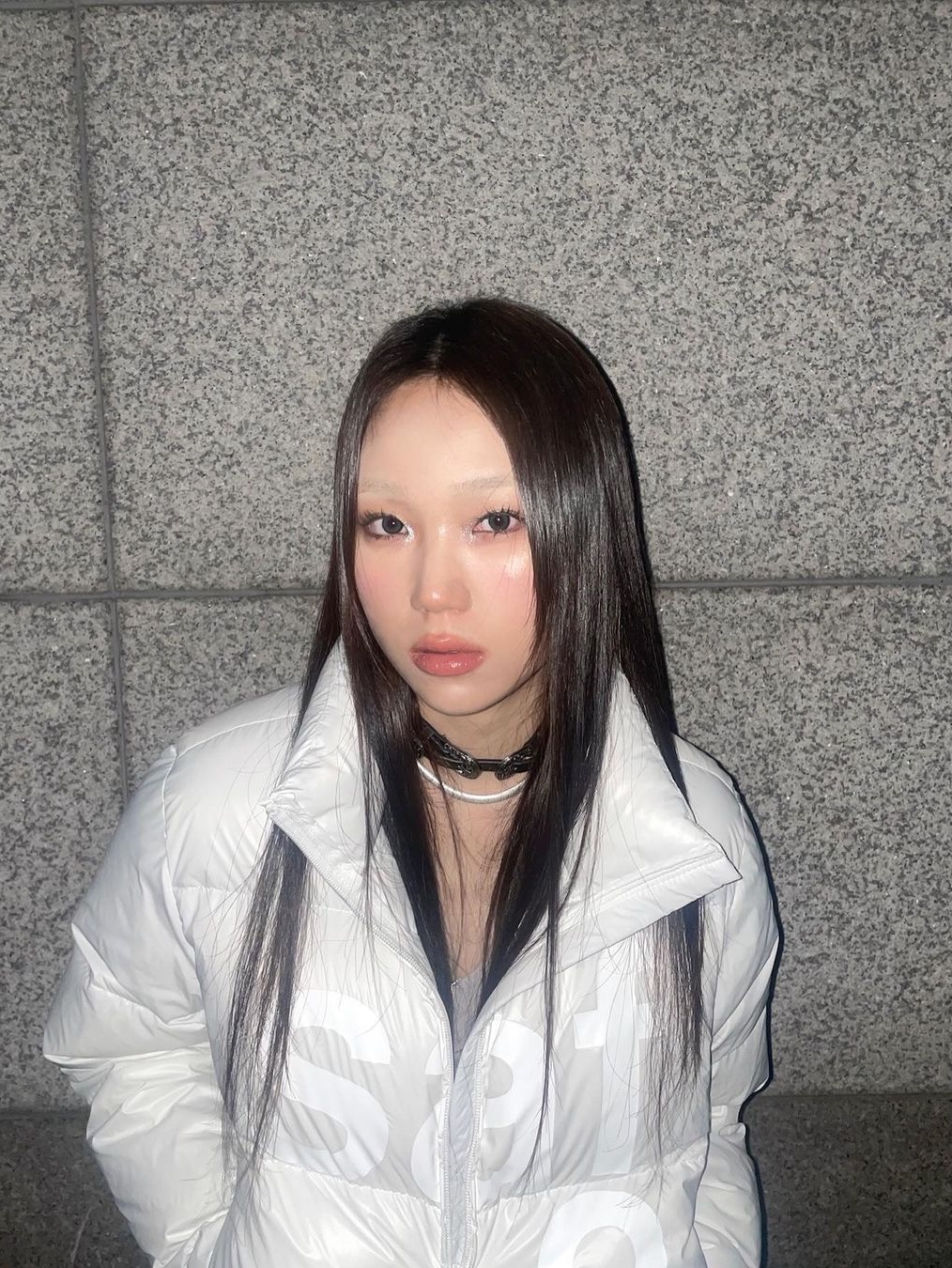 [KREAM 단독] Safarispot Women 1/2 Basic Safari Down Jacket White, [KREAM 단독] Safarispot Basic Safari Down Jacket White 착용 스타일 - 1