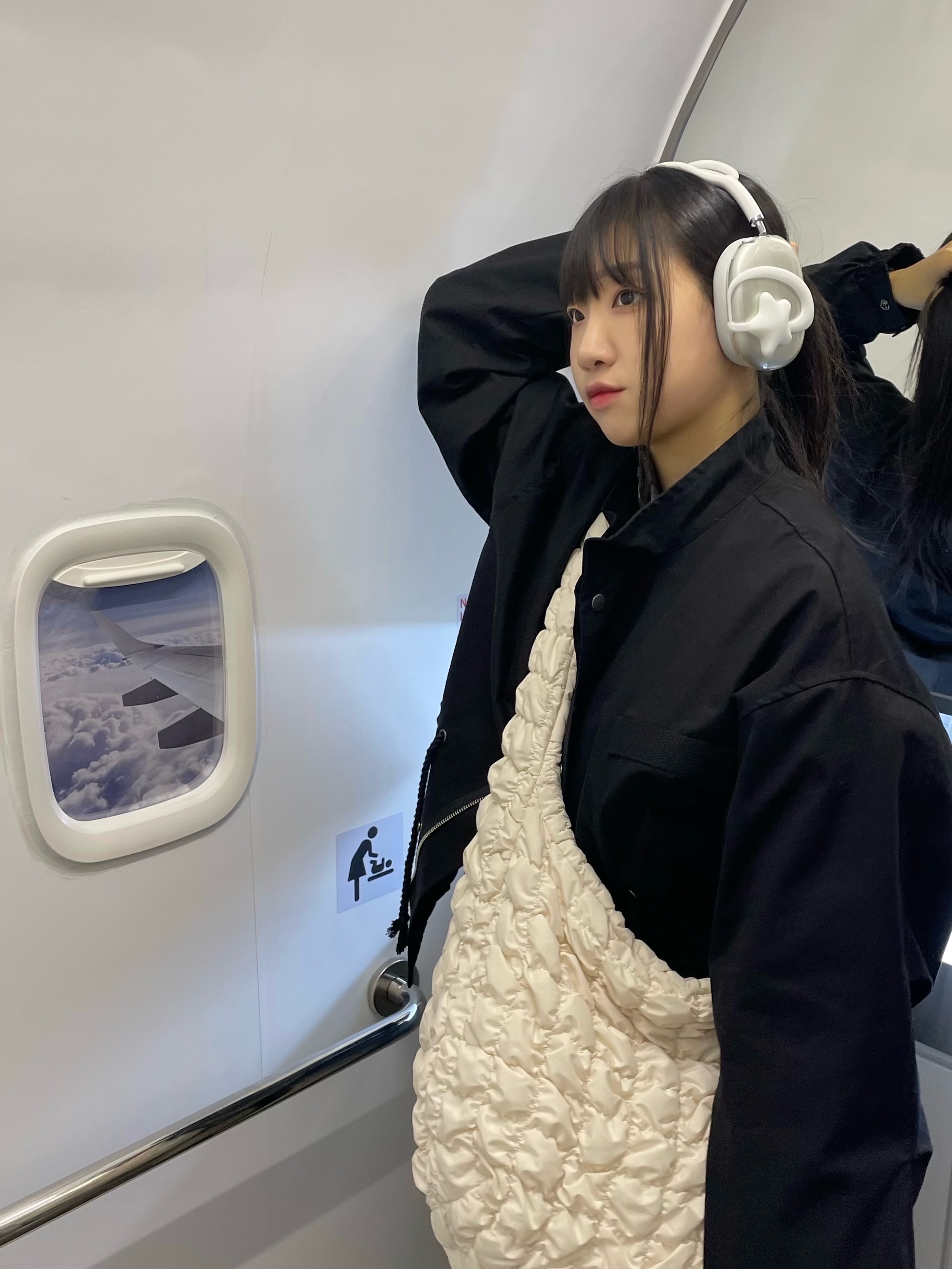 Test Artifact Era Max 003 White, Apple AirPods Max Lightning Silver (Korean Ver.) 착용 스타일 - 3