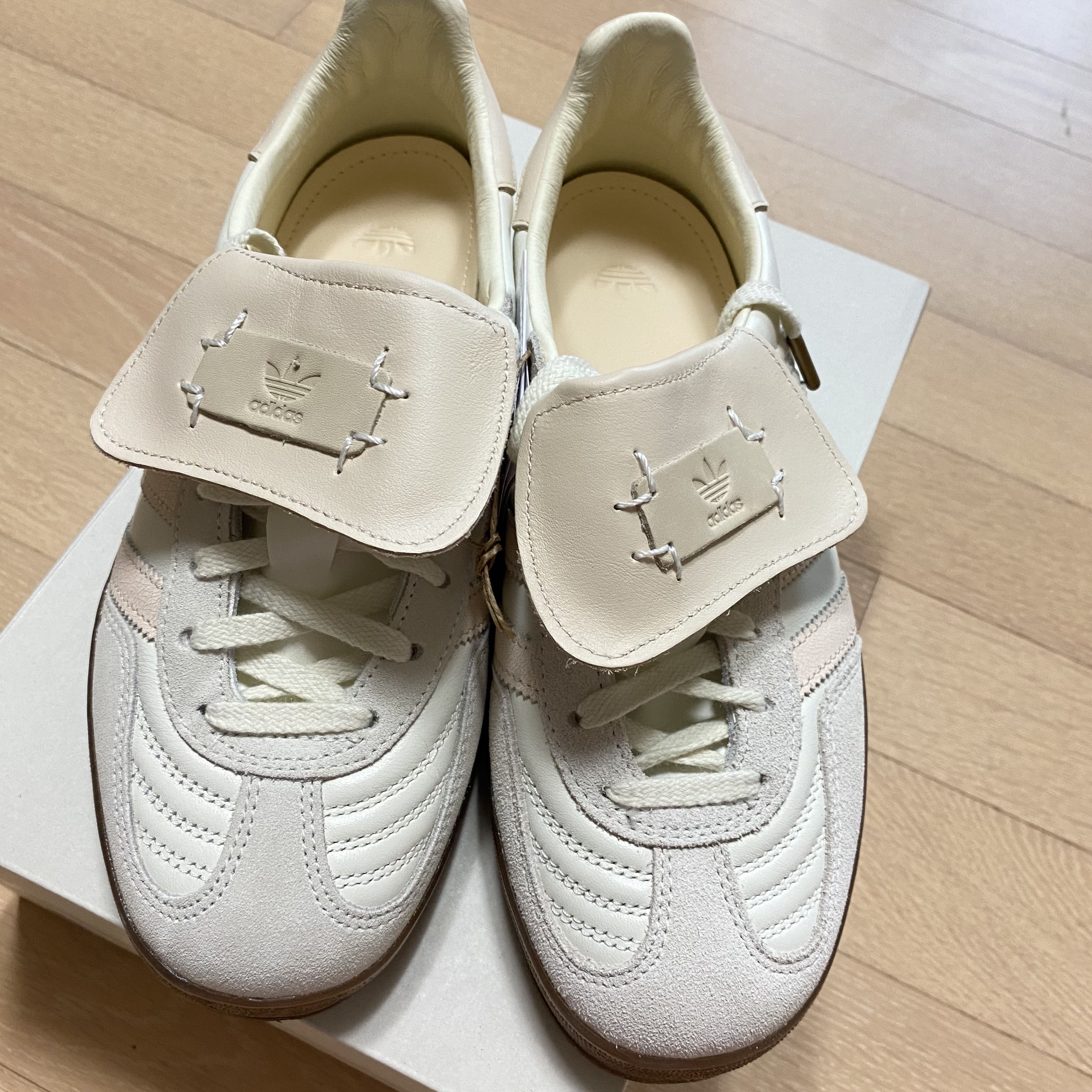 Adidas x Foot Industry Gazelle Indoor Off White Sand Strata 착용 스타일 - 3