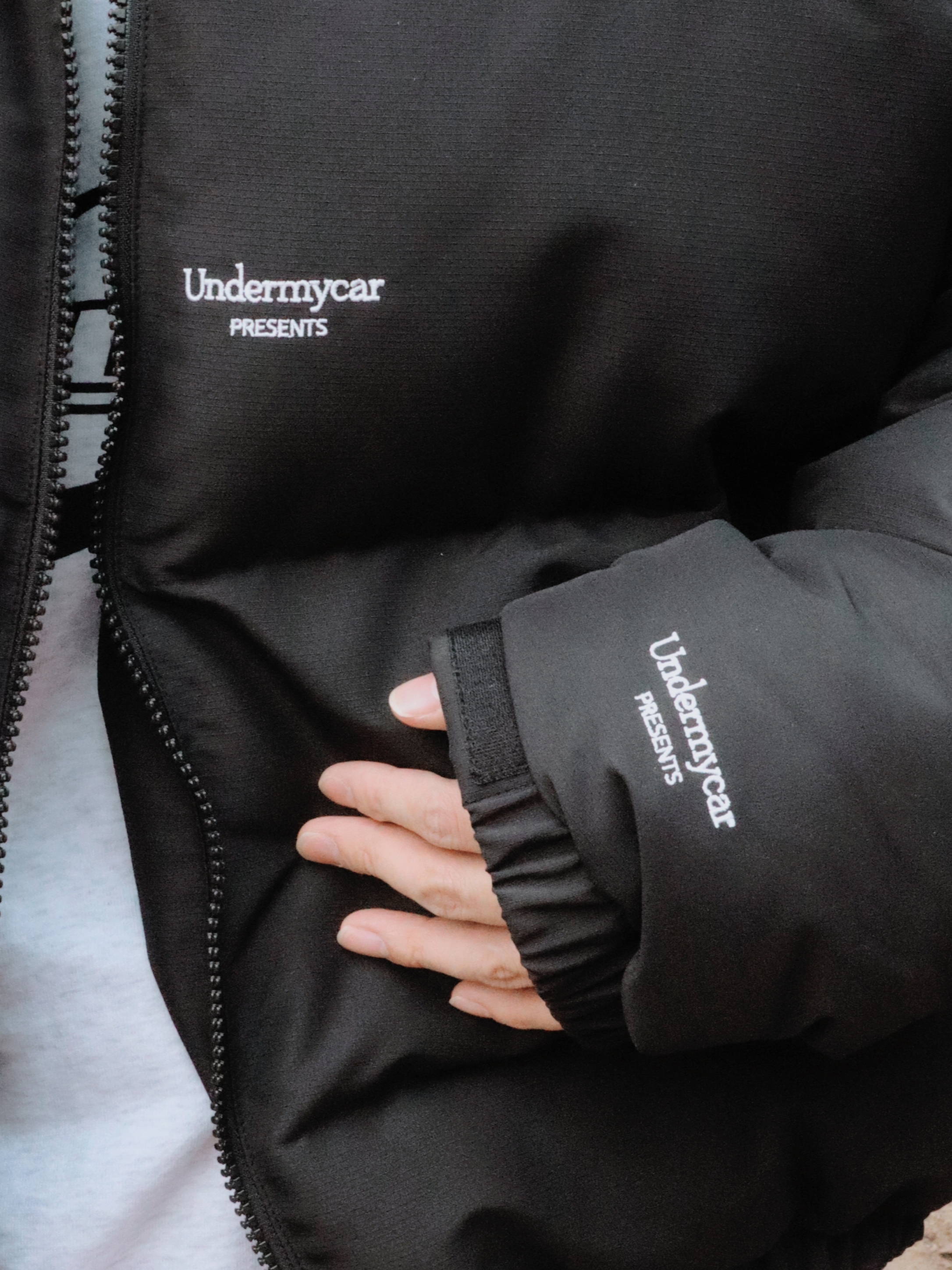 Undermycar Mu.15 Anti Fxxking Logo Play Triple Logo Crop Padding Jacket Black, Nos Couleurs 01 Cargo Pants Dirty Washing 착용 스타일 - 7