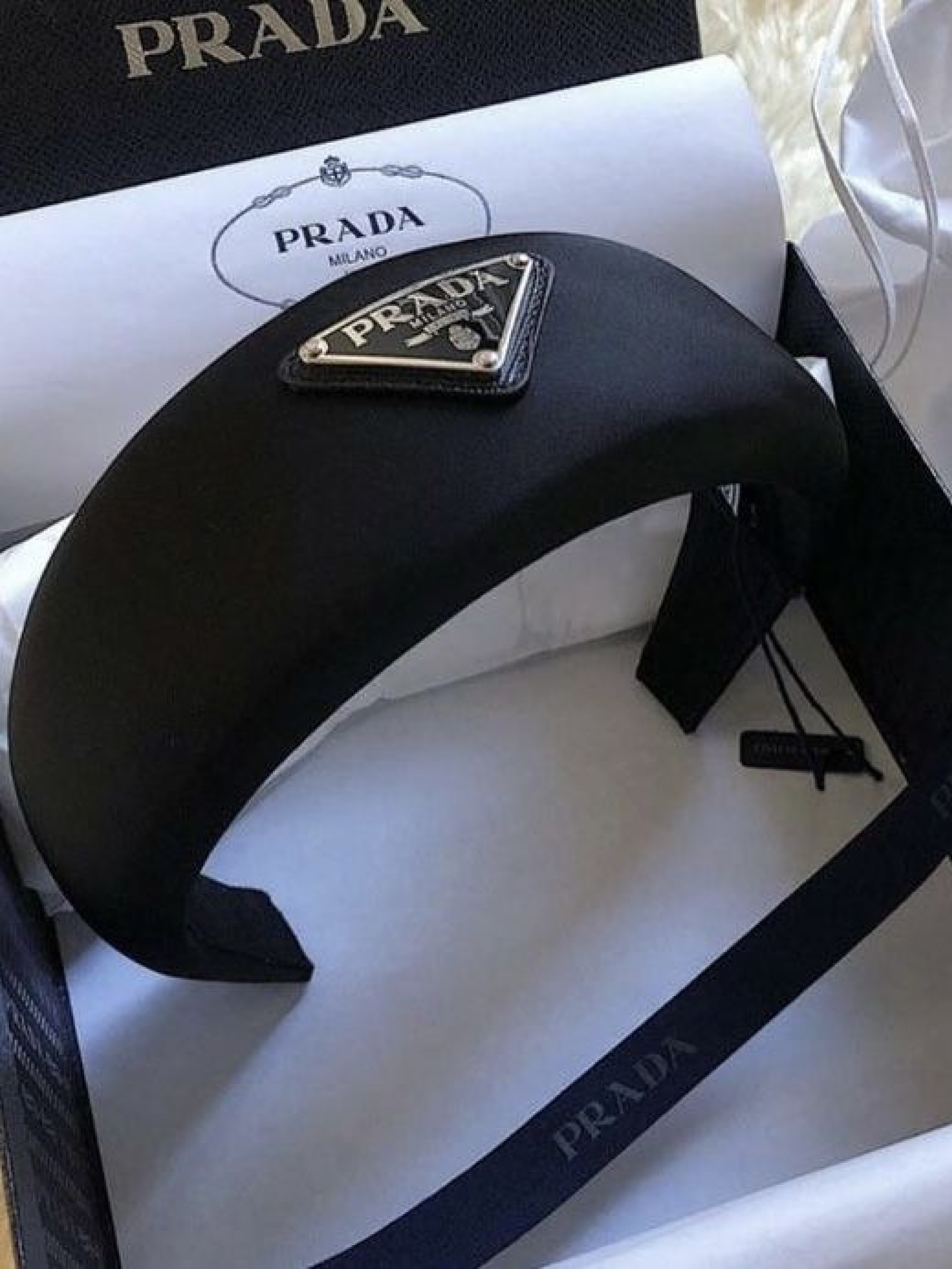(W) Prada Re-Nylon Headband Black, (W) Prada Re-Nylon Headband Black 착용 스타일 - 5