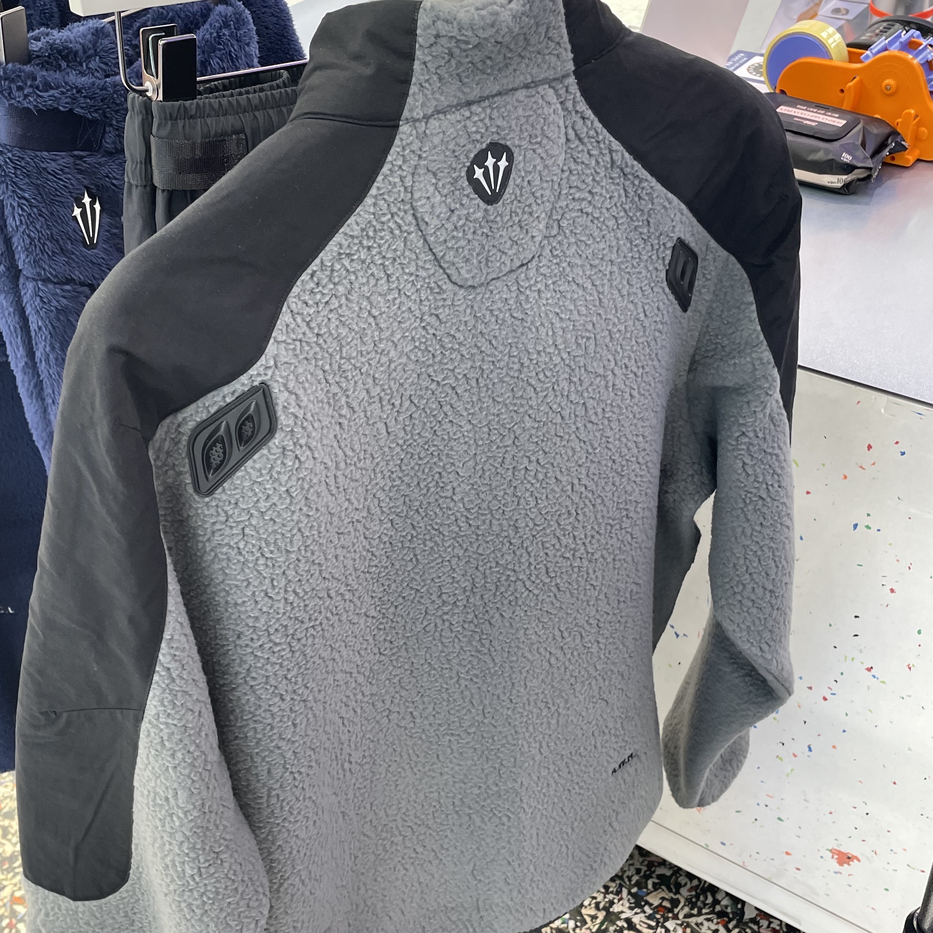 Nike x Drake Nocta 8K Peaks Track Jacket Iron Grey (DV3635-068) 착용 스타일