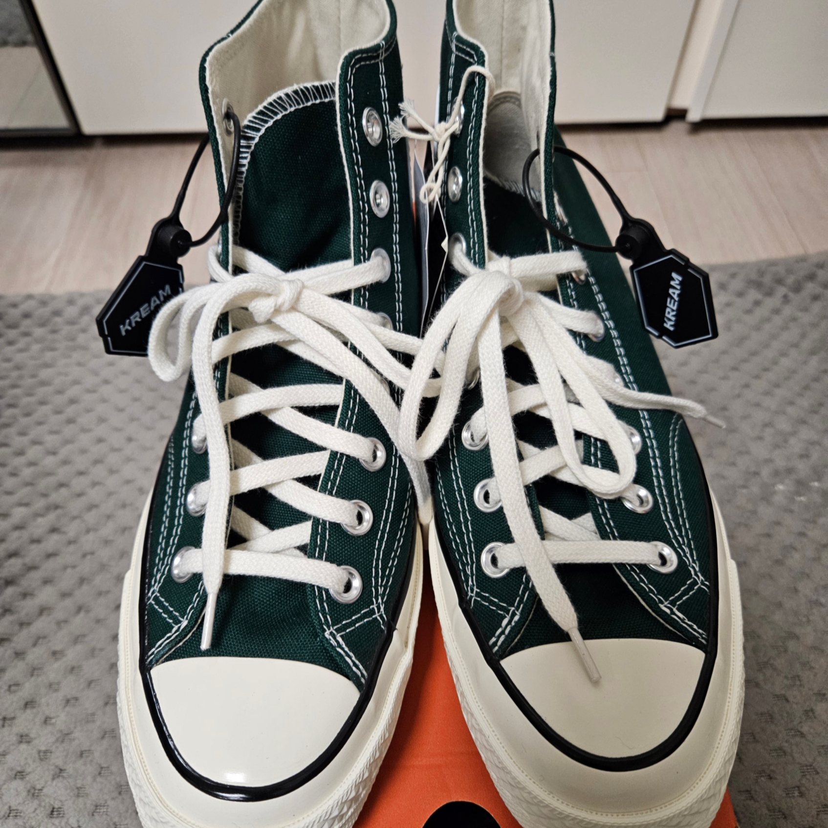 Converse Chuck 70 High Midnight Clover 착용 스타일 - 1
