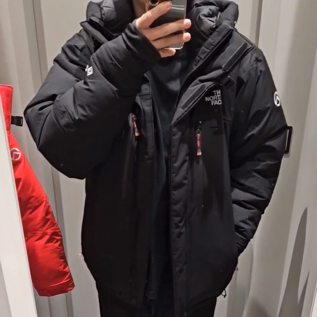 The North Face Himalayan Parka Black 착용 스타일 - 2