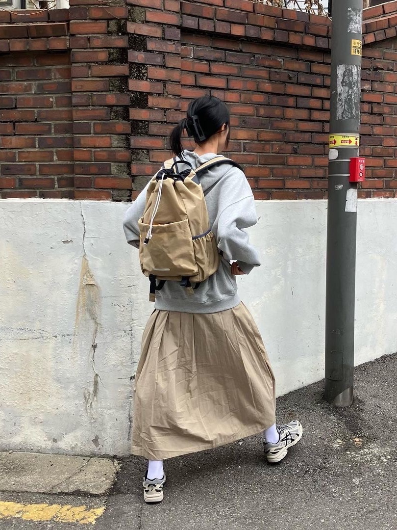 RAWROW String Backpack Ep.2 750 Beige 착용 스타일 - 1