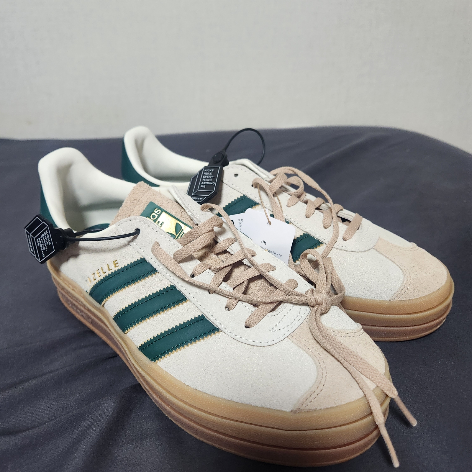 (W) Adidas Gazelle Bold Cream White Collegiate Green 착용 스타일 - 2