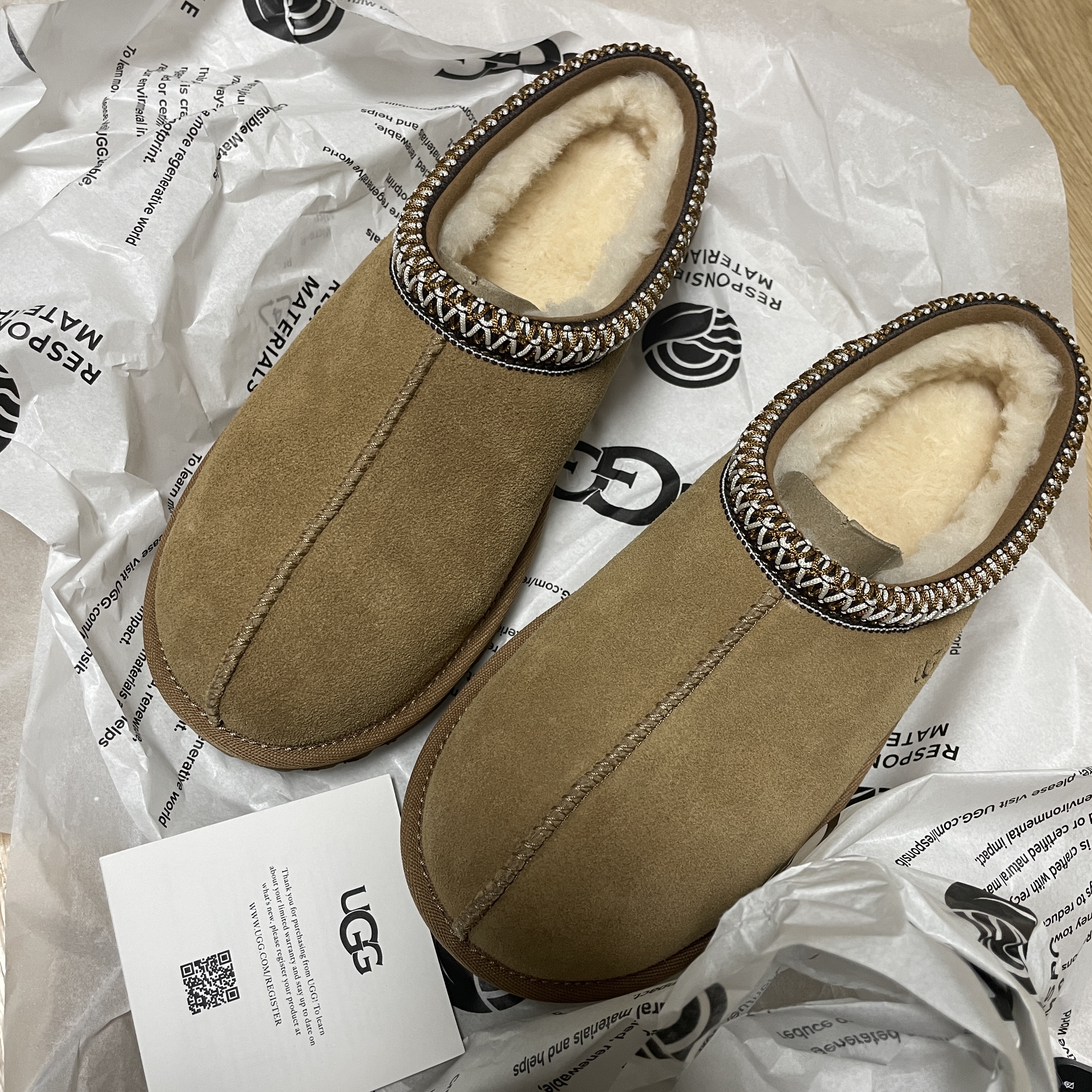 (Kids) UGG Tasman II Slipper Chestnut 착용 스타일