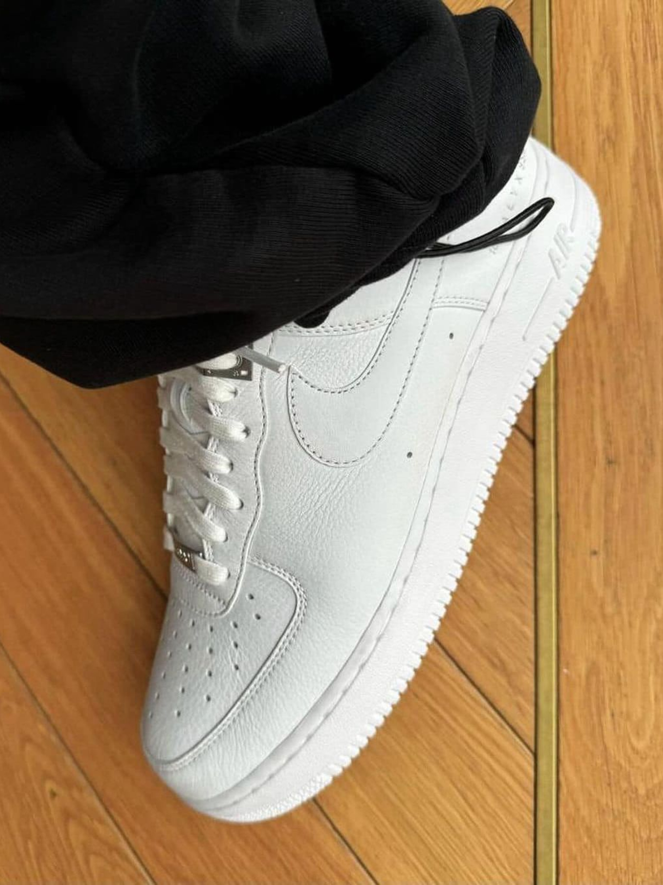 Nike x 1017 Alyx 9SM Air Force 1 Low SP White, Nike x 1017 Alyx 9SM Air Force 1 Low SP Black 착용 스타일 - 4