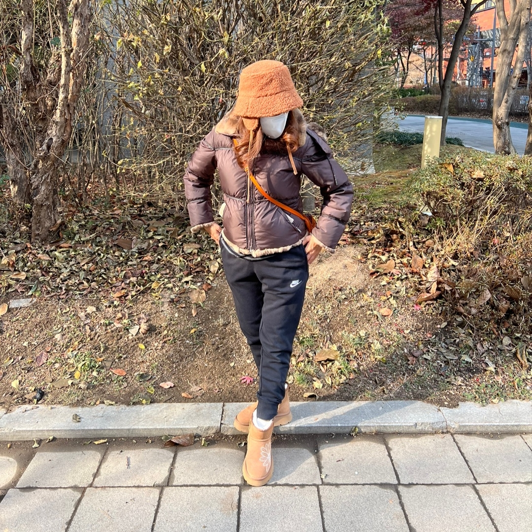 Mardi Mercredi Les Pompes Women Classique Ugg Boots Chestnut 착용 스타일 - 1