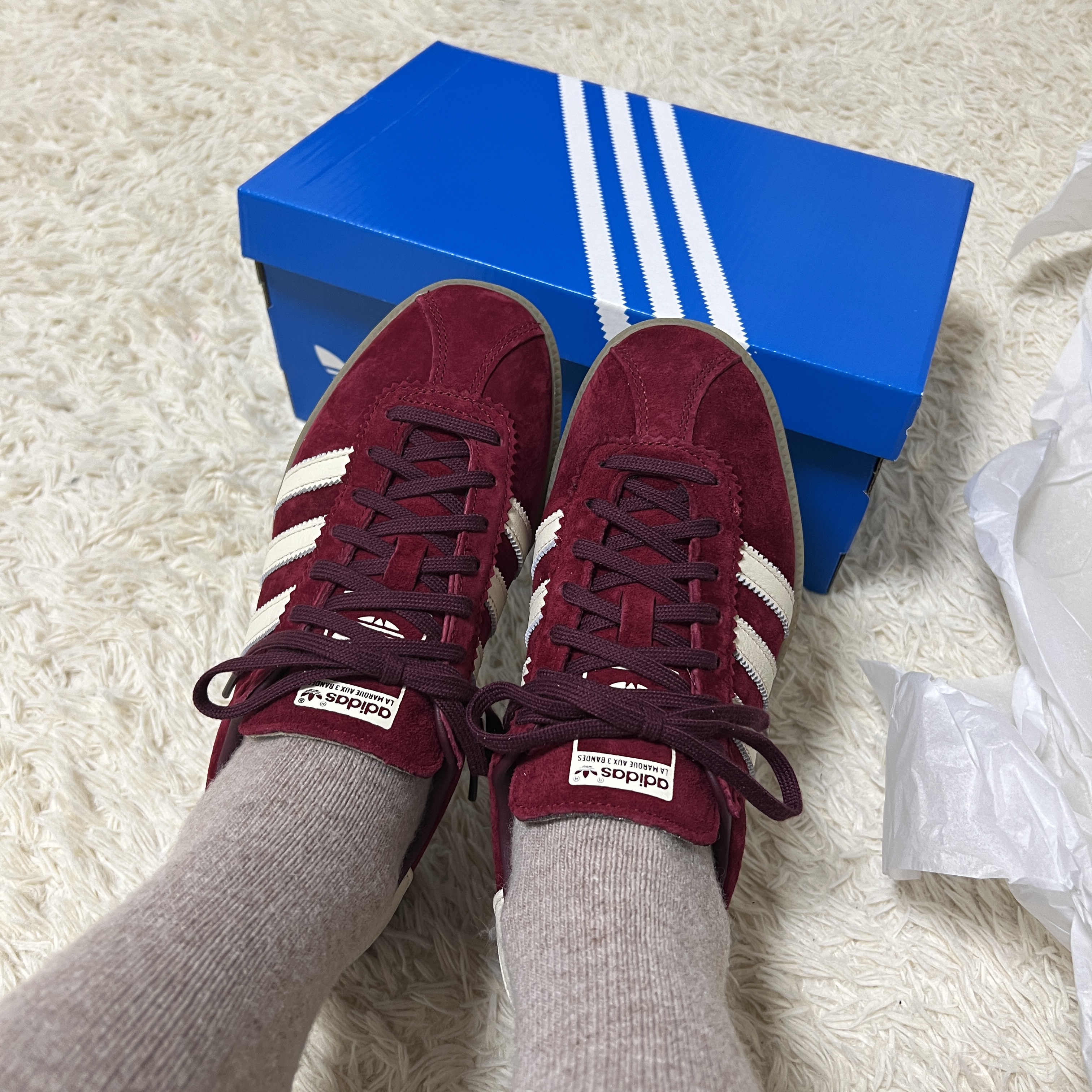 Adidas Bermuda College Burgundy 착용 스타일