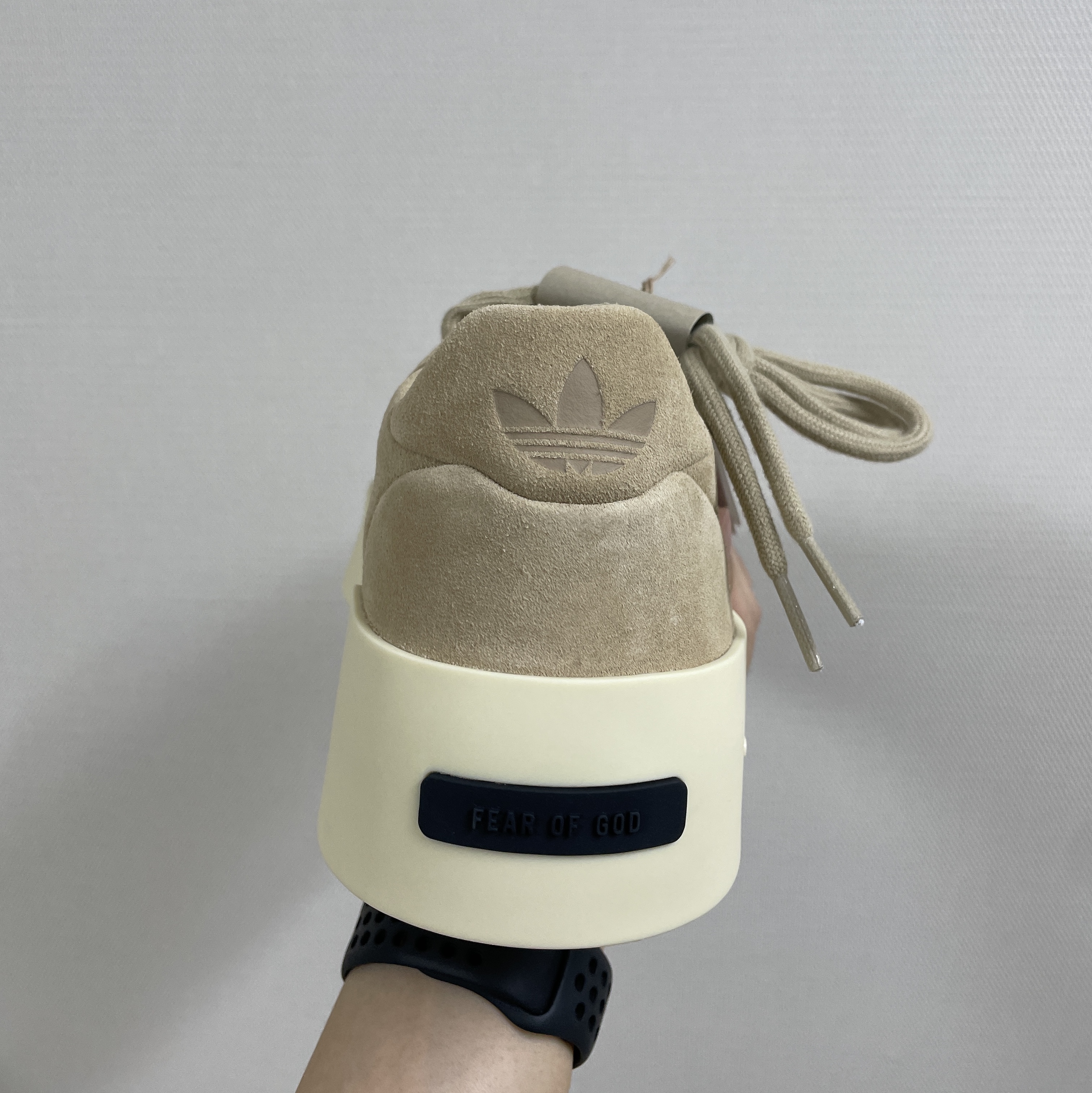 Adidas x Fear of God Athletics 86 Low Clay 착용 스타일 - 3