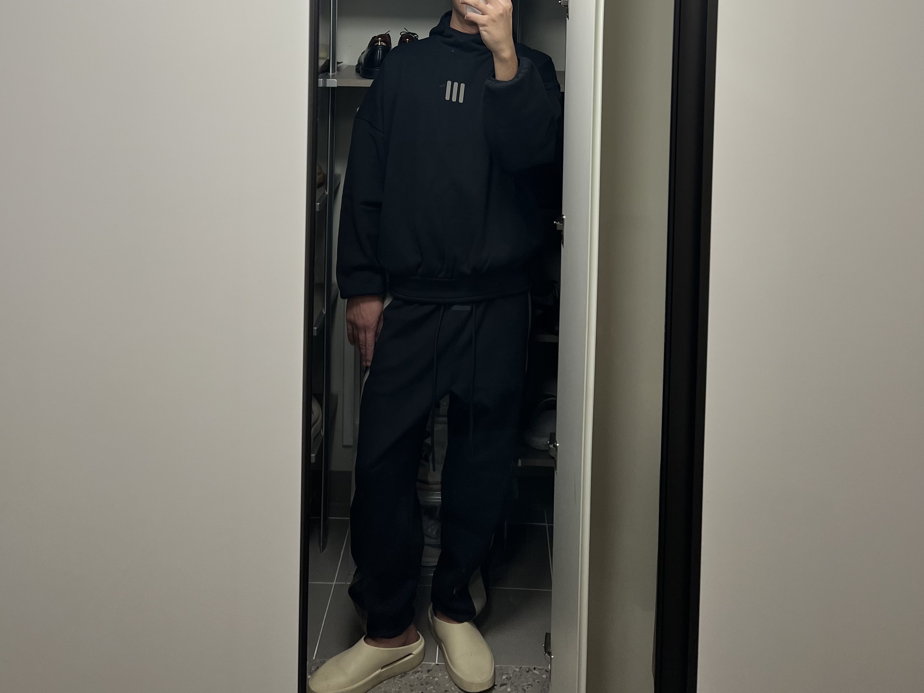 Adidas x Fear of God Athletics Heavy Fleece Hoodie Black - KR Sizing, Adidas x Fear of God Athletics Suede Fleece Sweatpants Black - KR Sizing 착용 스타일