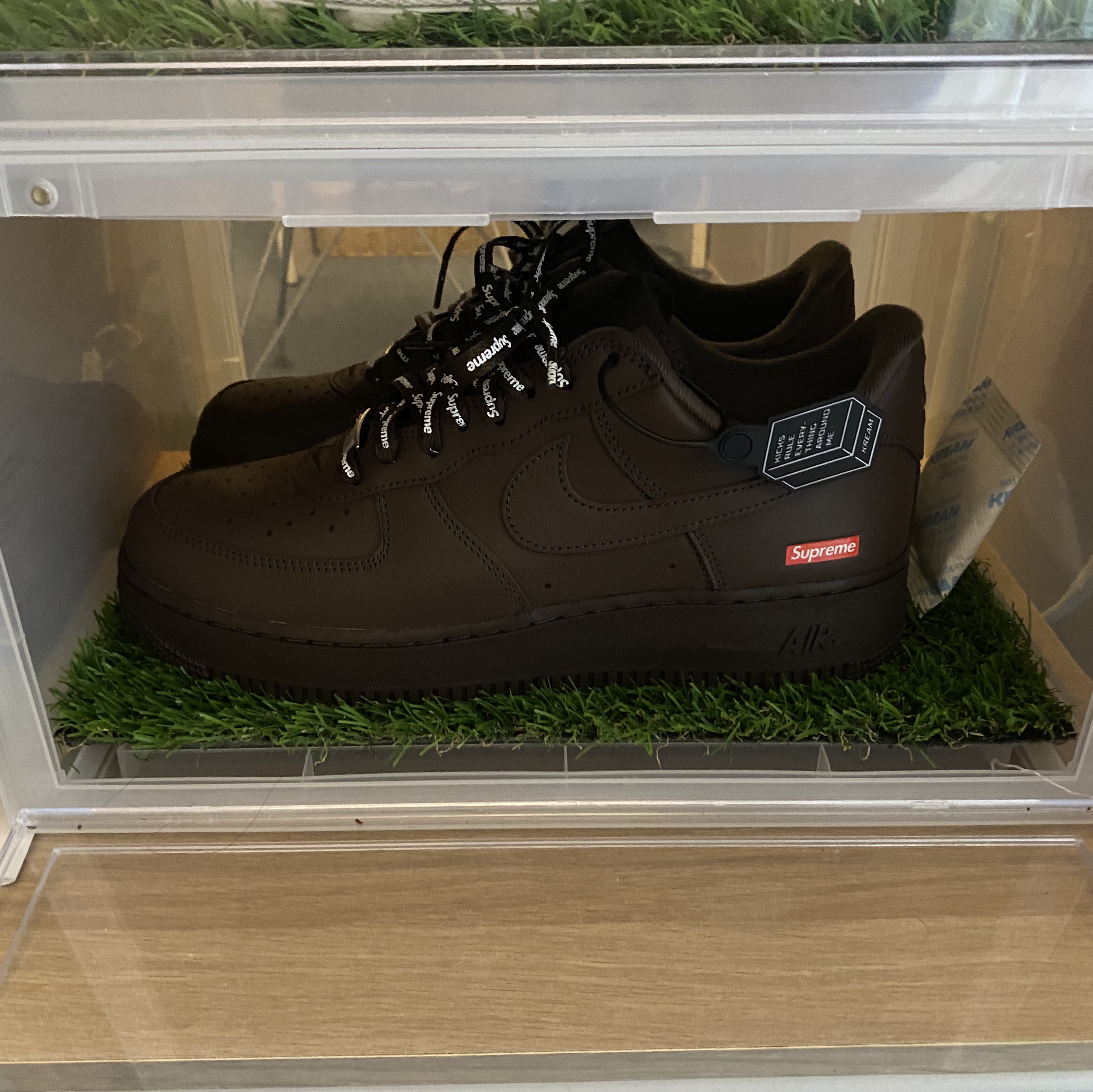Nike x Supreme Air Force 1 Low Baroque Brown 착용 스타일 - 3
