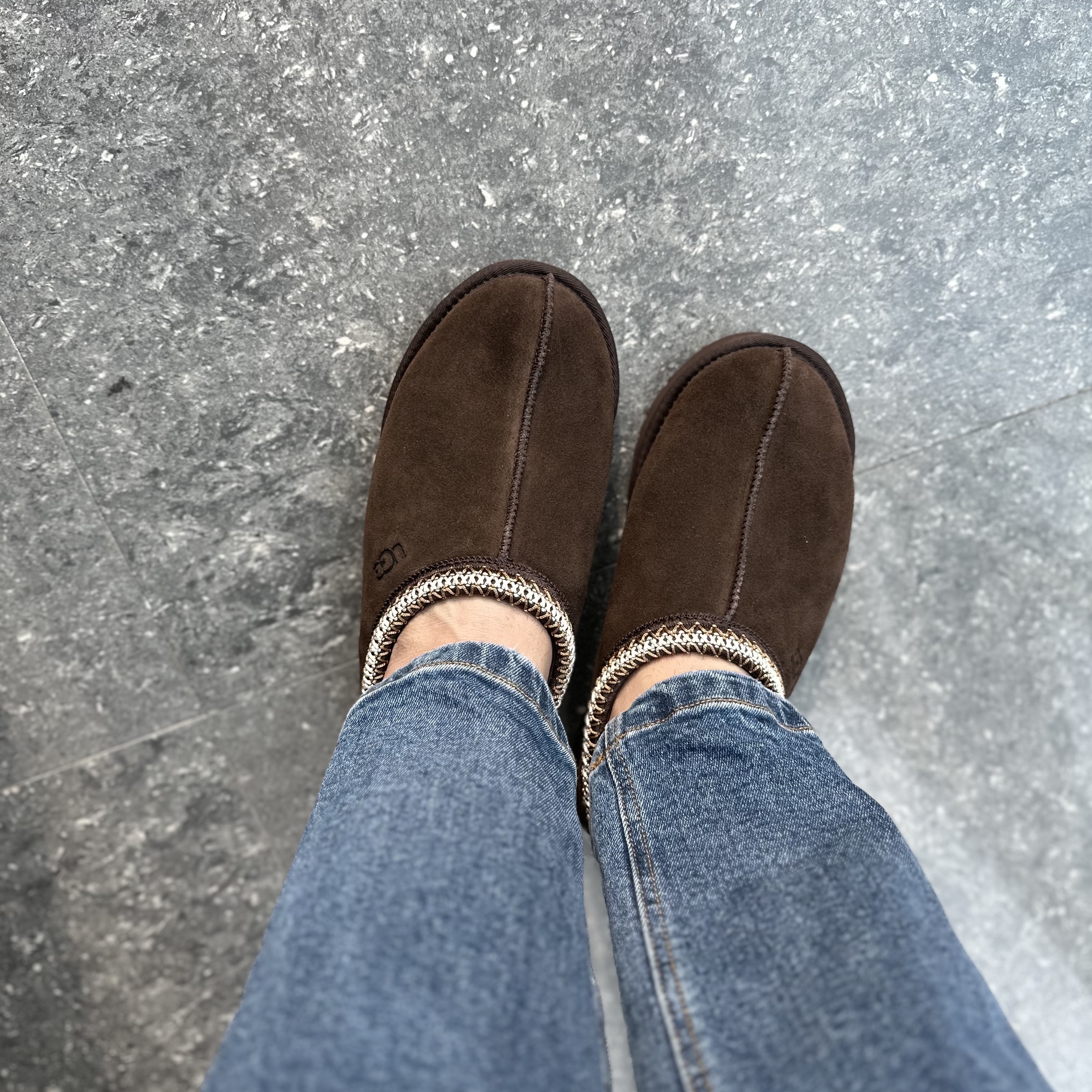 UGG Tasman Slipper Dusted Cocoa 착용 스타일