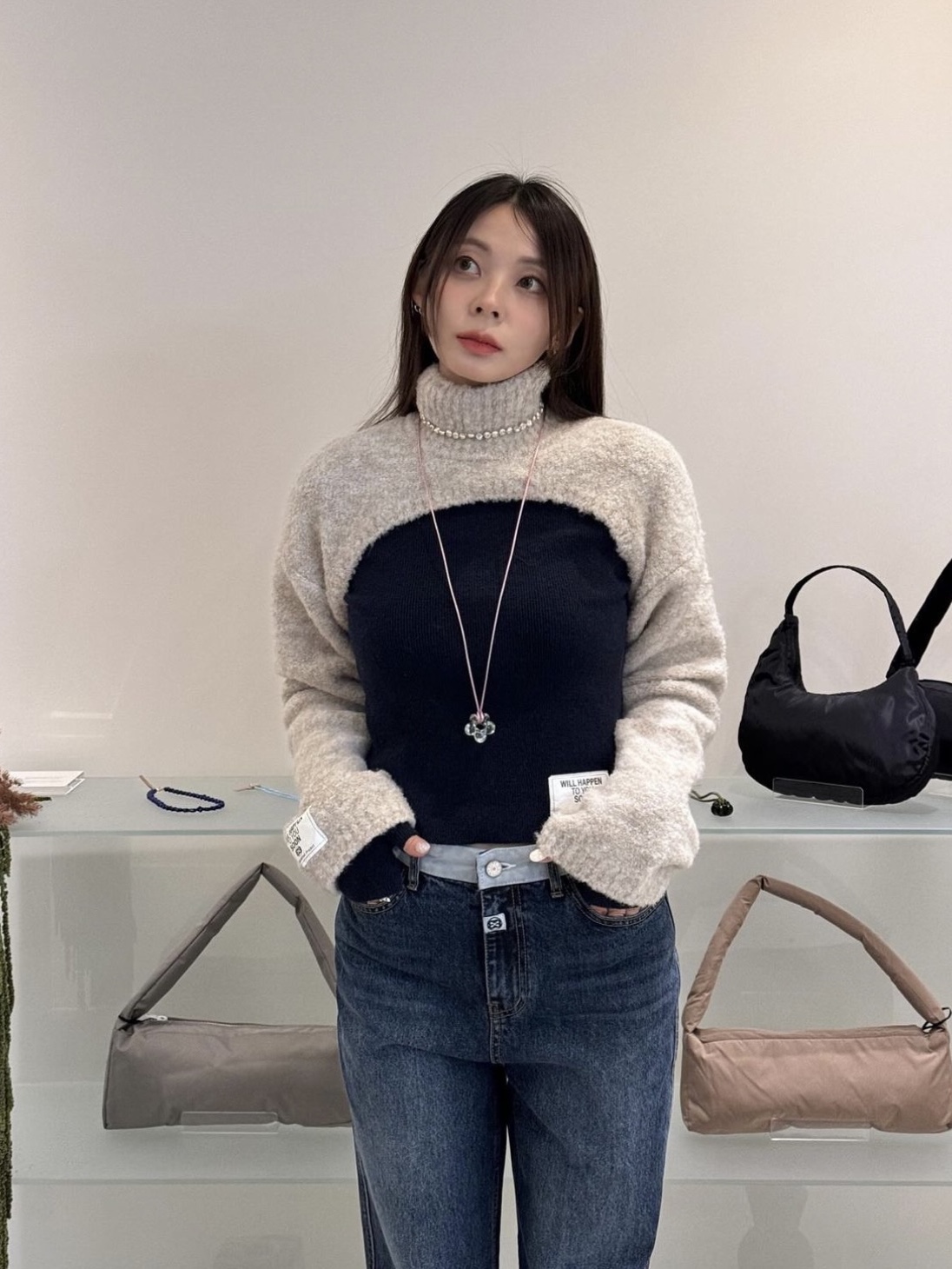 Enor Woman Vegan Leather Cutting Mustang Black, En Or Women High Neck Cropped Bolero Knit Ivory 착용 스타일 - 3