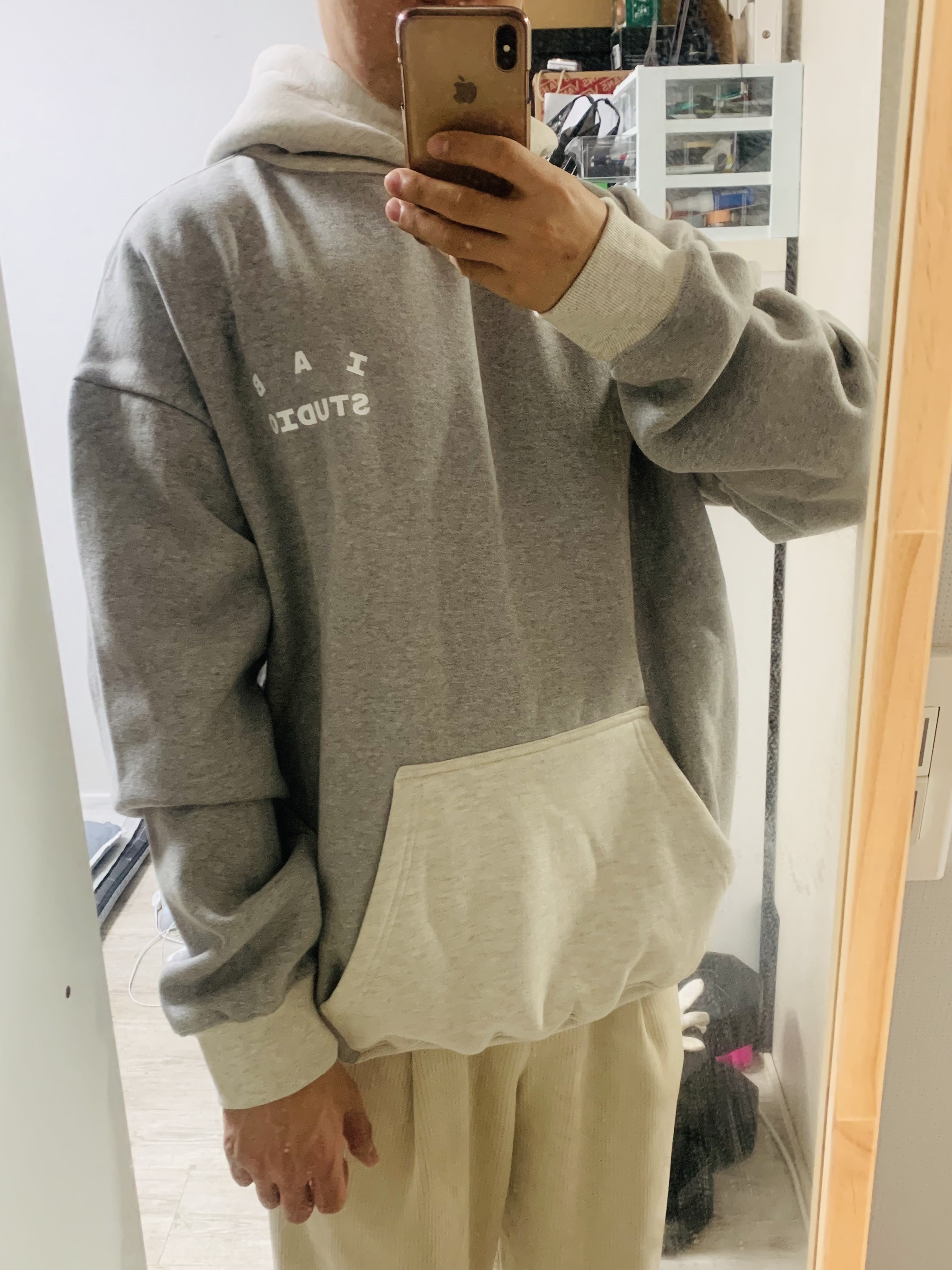 IAB Studio Hoodie Dual Gray 착용 스타일 - 1