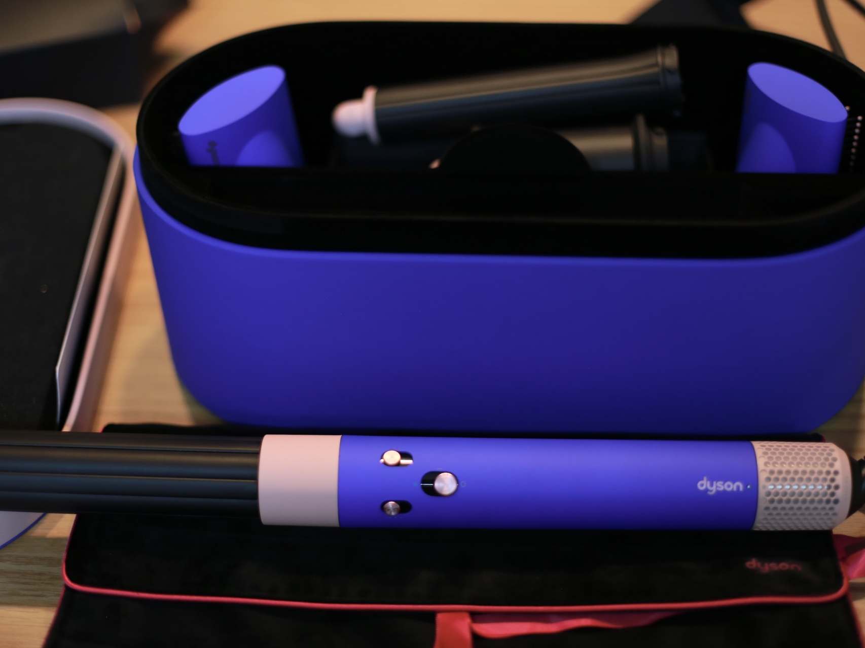 Dyson Airwrap Multi Styler Complete Vinca Blue Rose (Korean Ver.) 착용 스타일 - 2