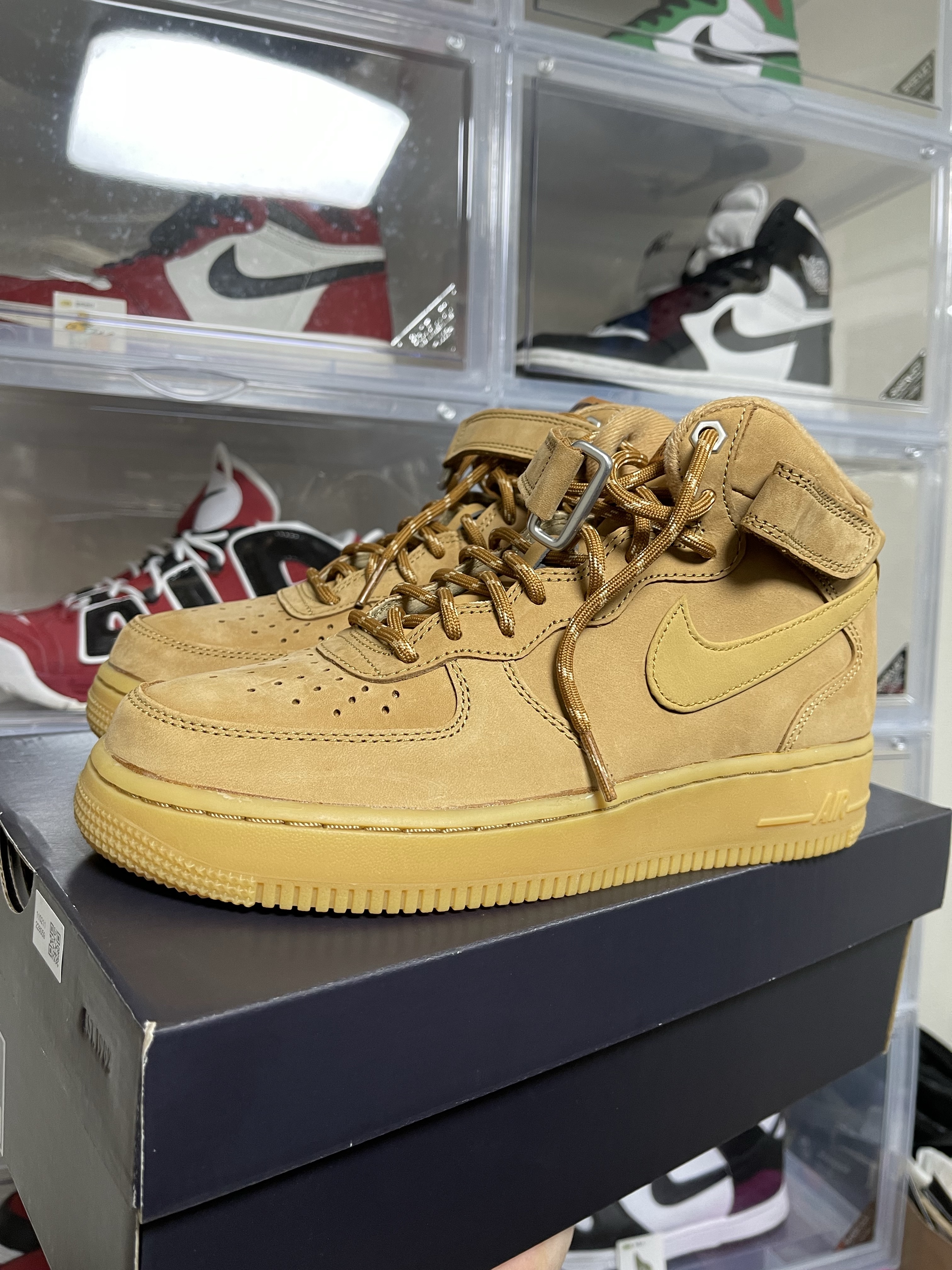 Nike Air Force 1 Mid '07 WB Flax 착용 스타일
