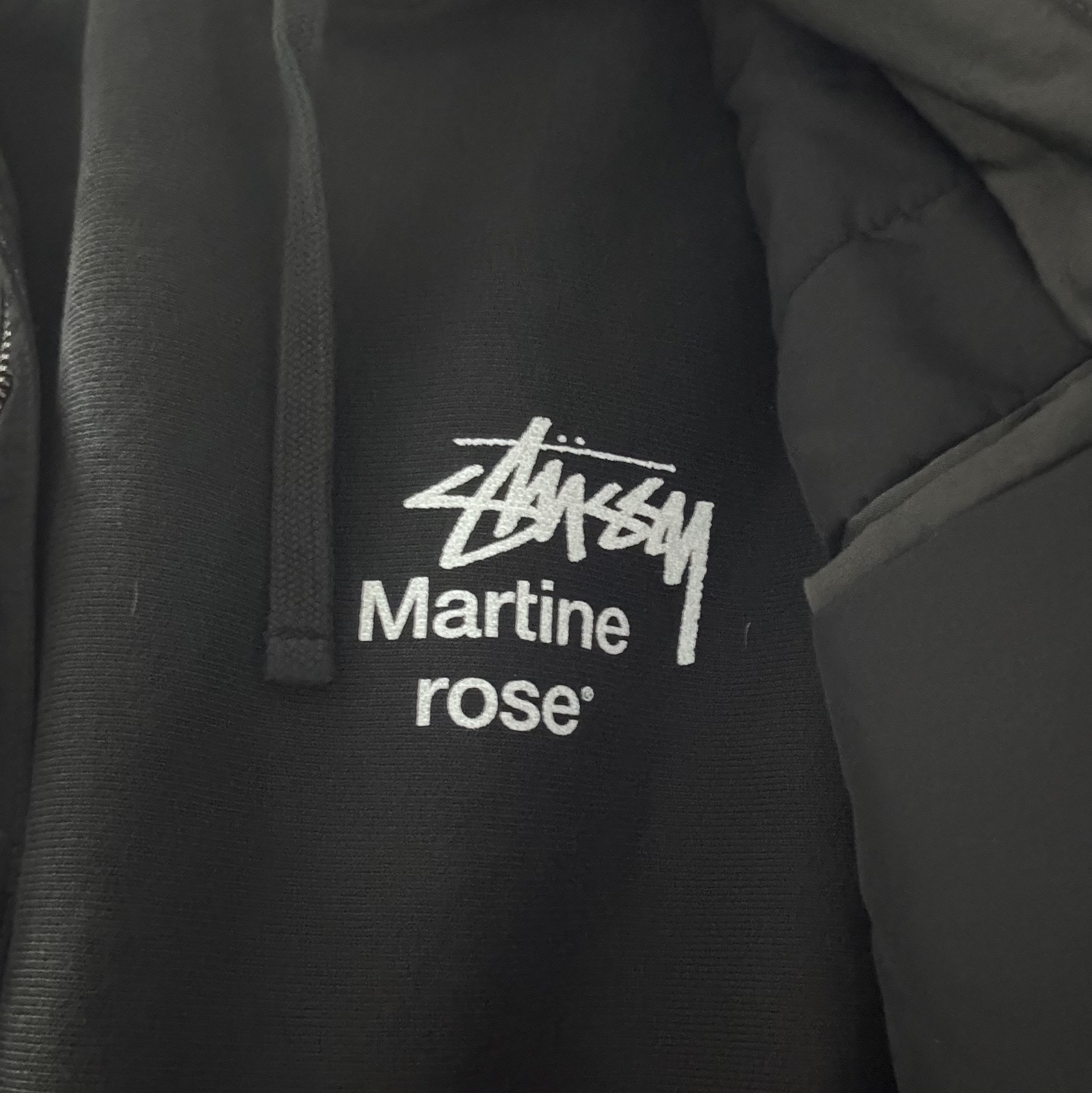 Stussy x Martine Rose Collage Pigment Dyed Hoodie Black 착용 스타일 - 2