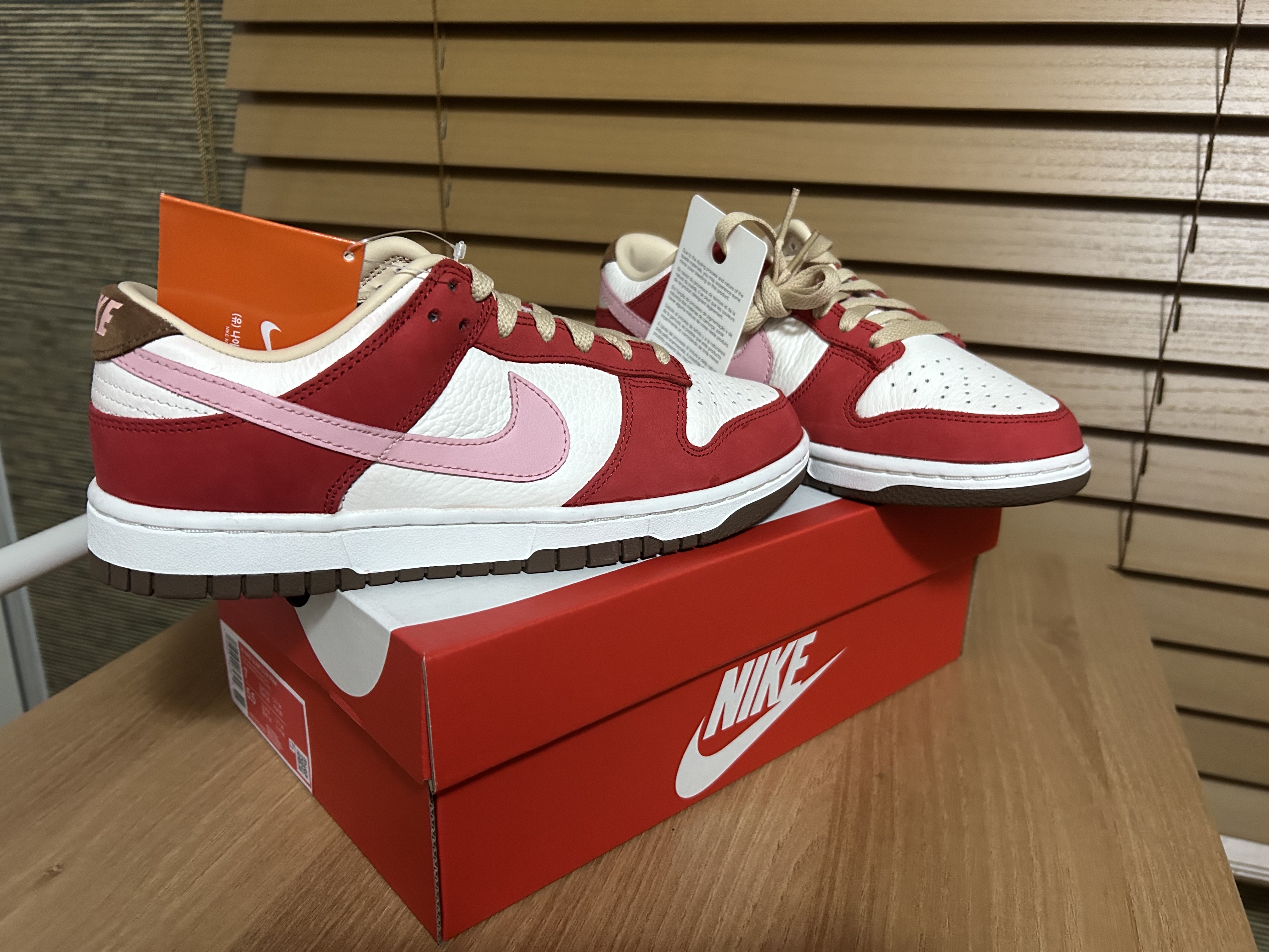 (W) Nike Dunk Low PRM Sail and Sport Red 착용 스타일