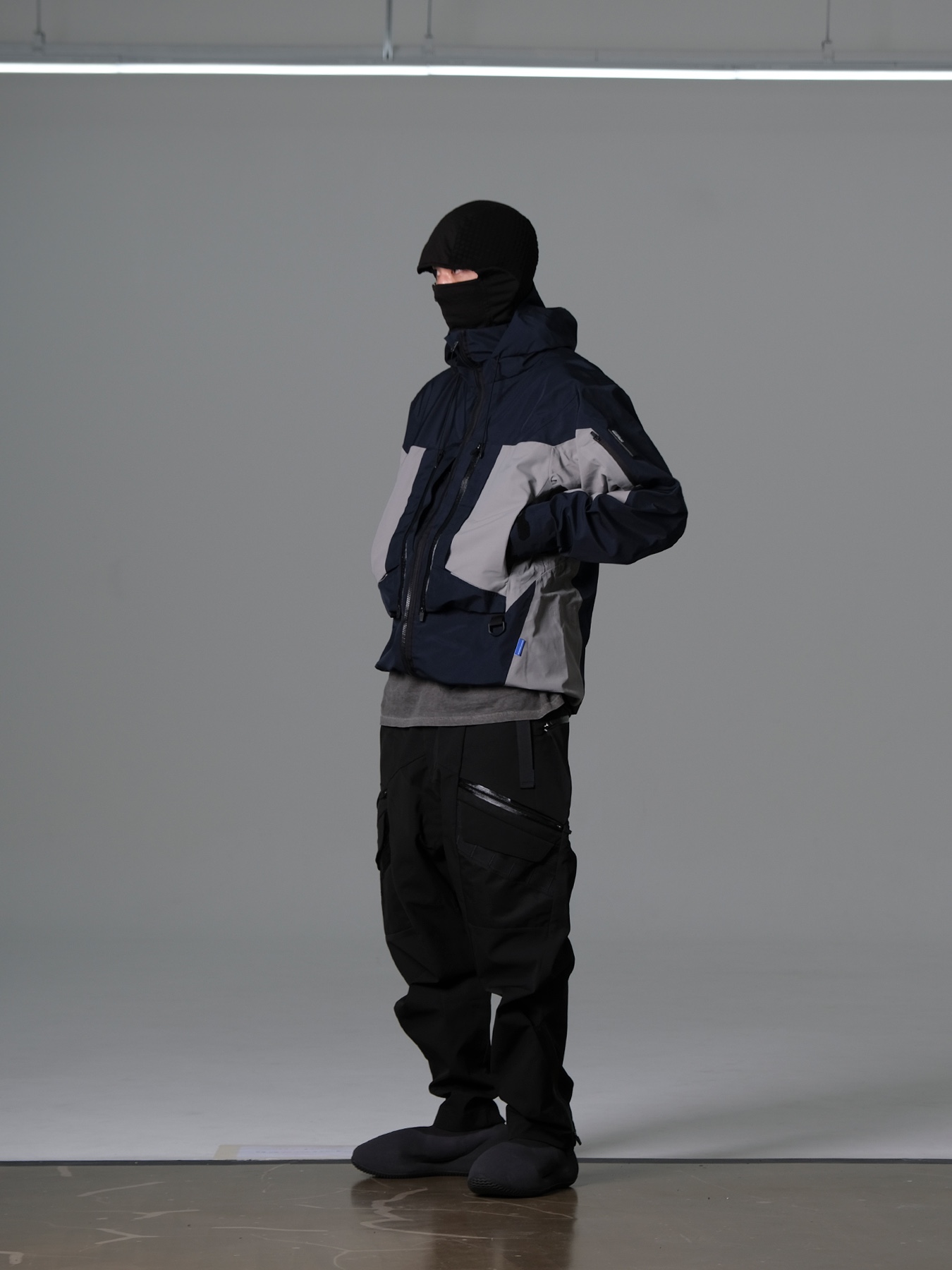 Adidas Yeezy Knit RNR Fade Onyx 착용 스타일 - 3