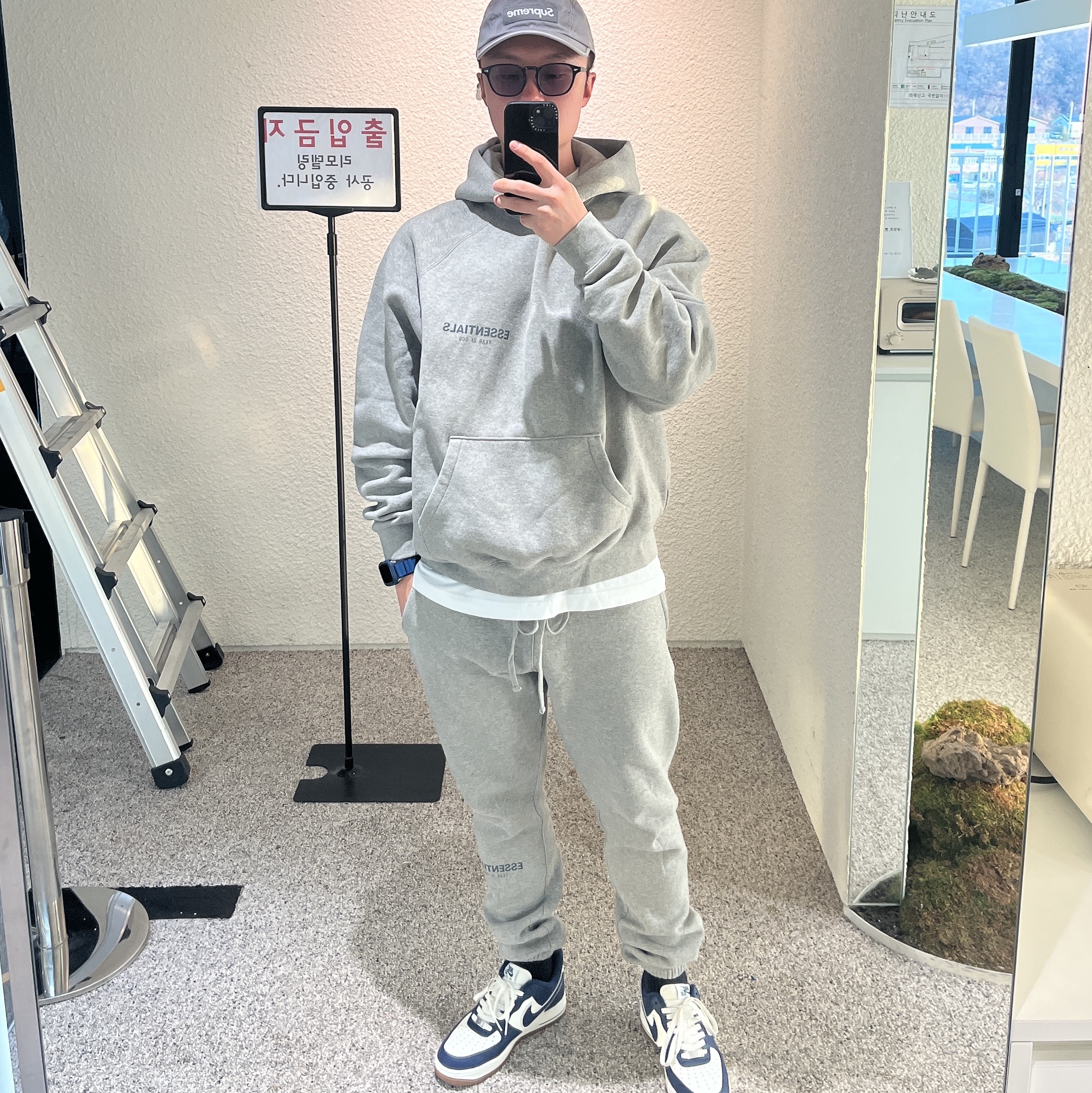 Supreme Washed Chino Twill Camp Cap Grey - 22SS, Nike Air Force 1 '07 LV8 Midnight Navy 착용 스타일