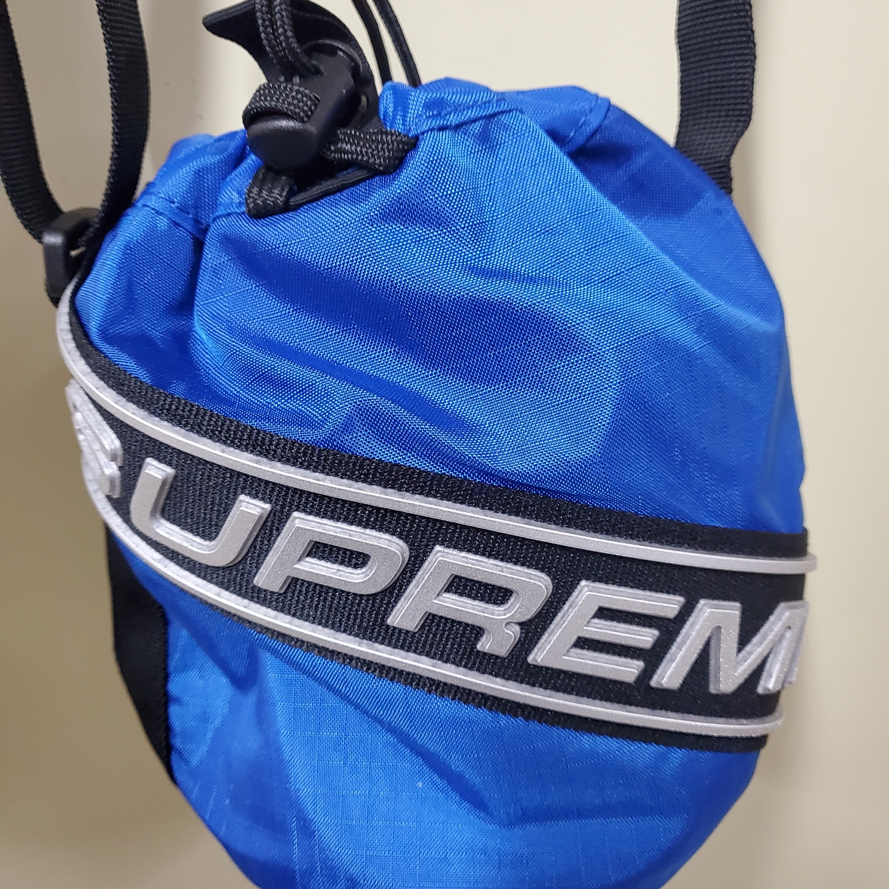 Supreme Small Cinch Pouch Blue - 23FW 착용 스타일