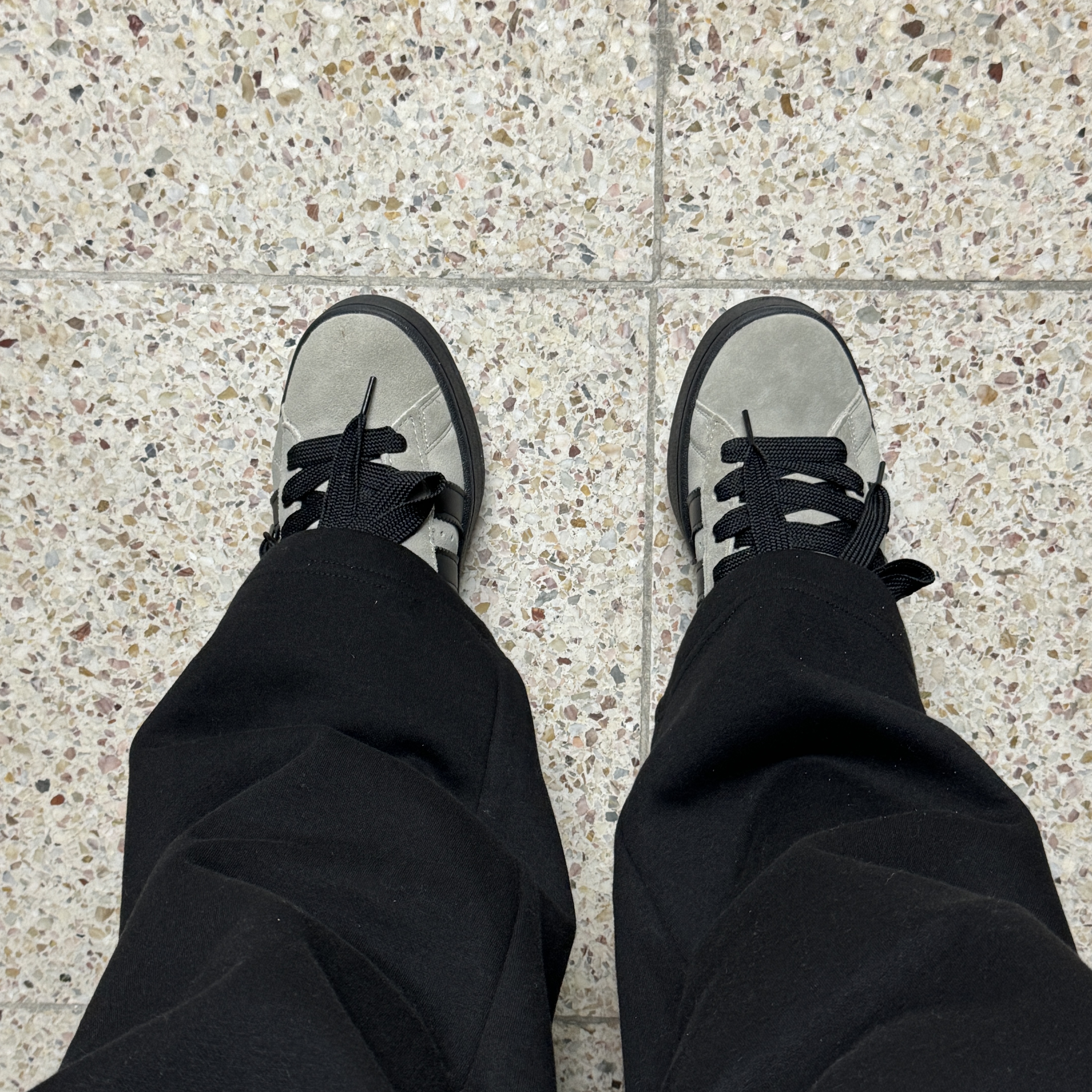 Adidas Campus 00s Silver Pebble Core Black 착용 스타일