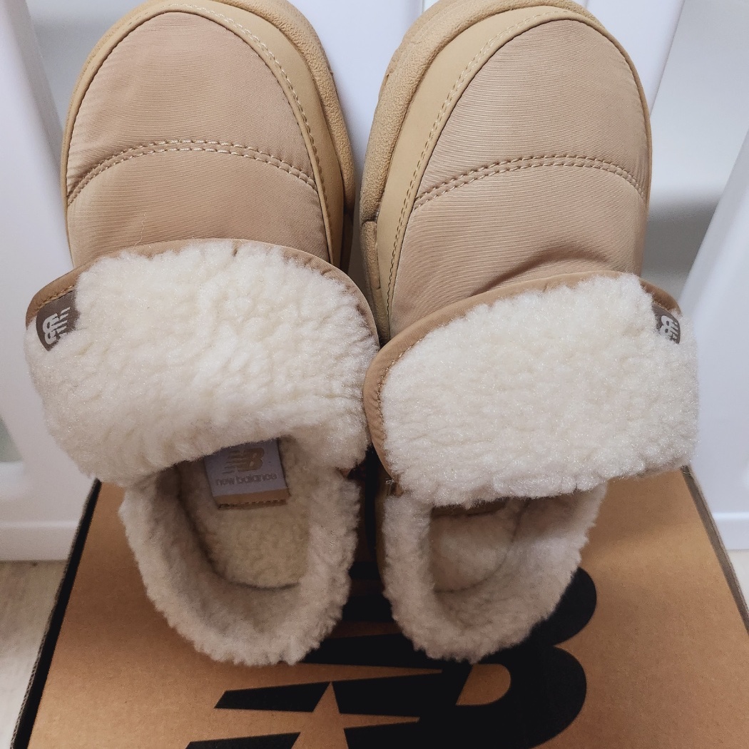 New Balance Puflee v2 Beige 착용 스타일