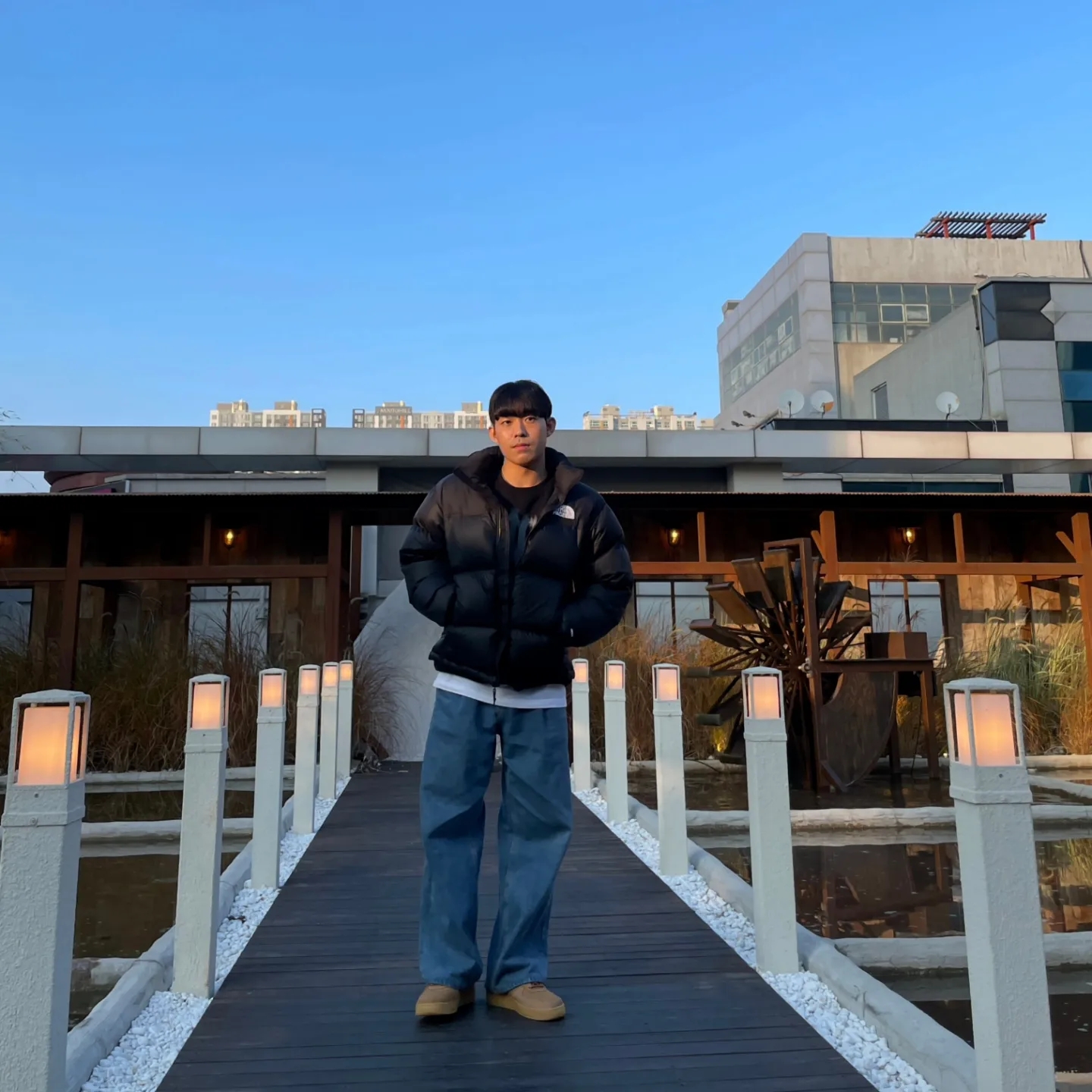 The North Face 1996 Retro Nuptse Down Jacket TNF Black, Nike Air Force 1 '07 WB Flax 착용 스타일
