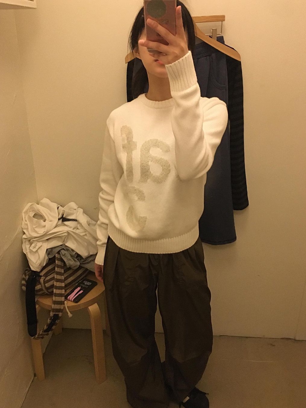 [KREAM 단독] Safarispot Women Basic Safari Knit Black, [KREAM 단독] Safarispot Women Basic Safari Knit White 착용 스타일 - 2
