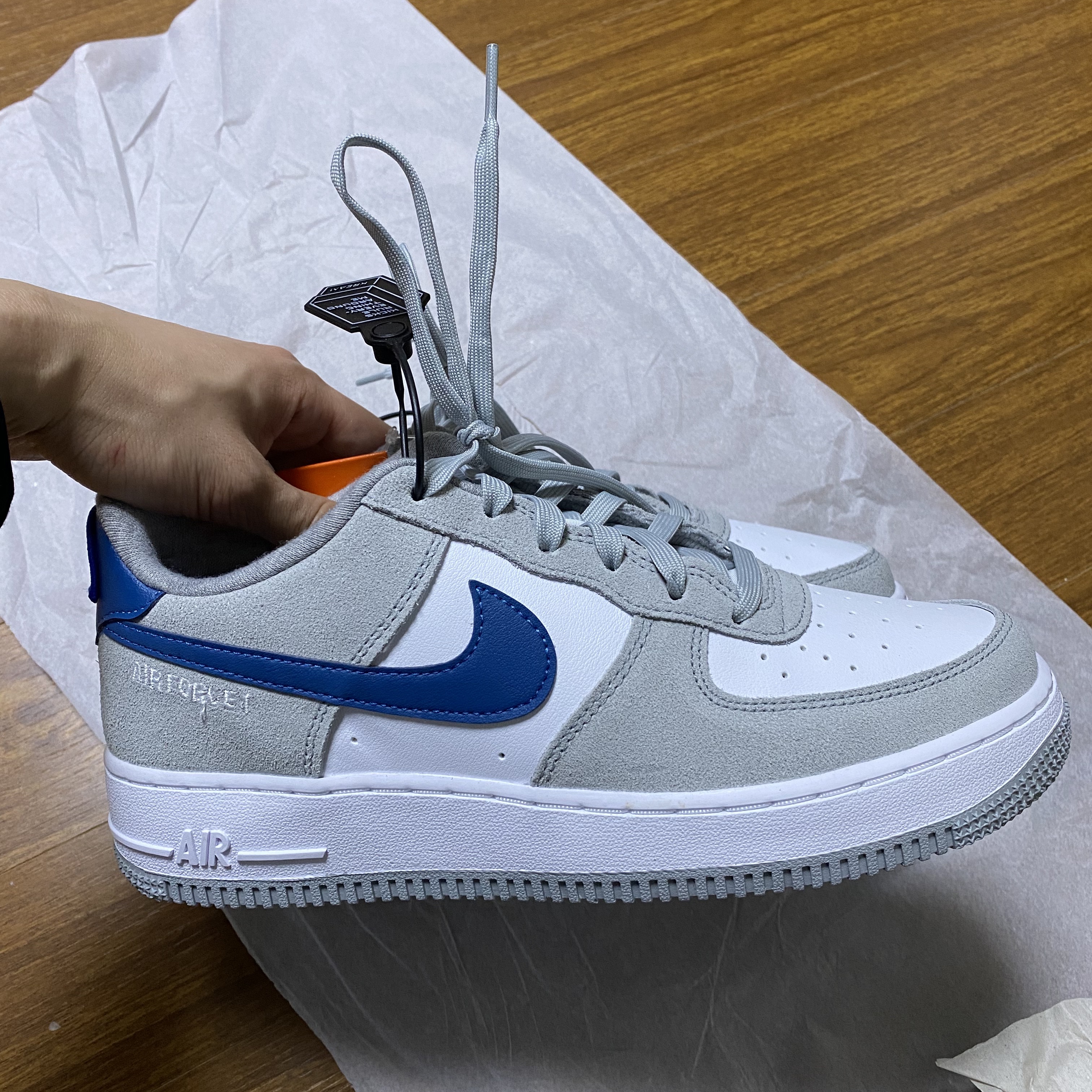 (GS) Nike Air Force 1 LV8 Athletic Club Light Smoke Grey Marina 착용 스타일