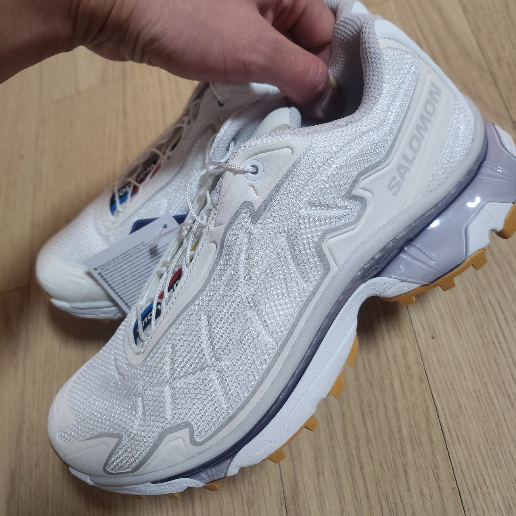 Salomon x And Wander XT-Slate ADV White Vanila Ice Lunar Rock 착용 스타일 - 3