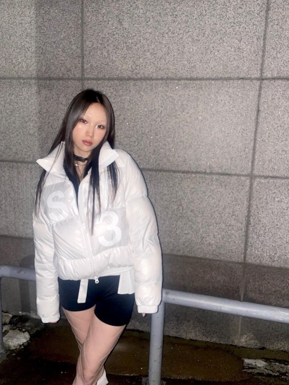 [KREAM 단독] Safarispot Women 1/2 Basic Safari Down Jacket White, [KREAM 단독] Safarispot Basic Safari Down Jacket White 착용 스타일 - 2