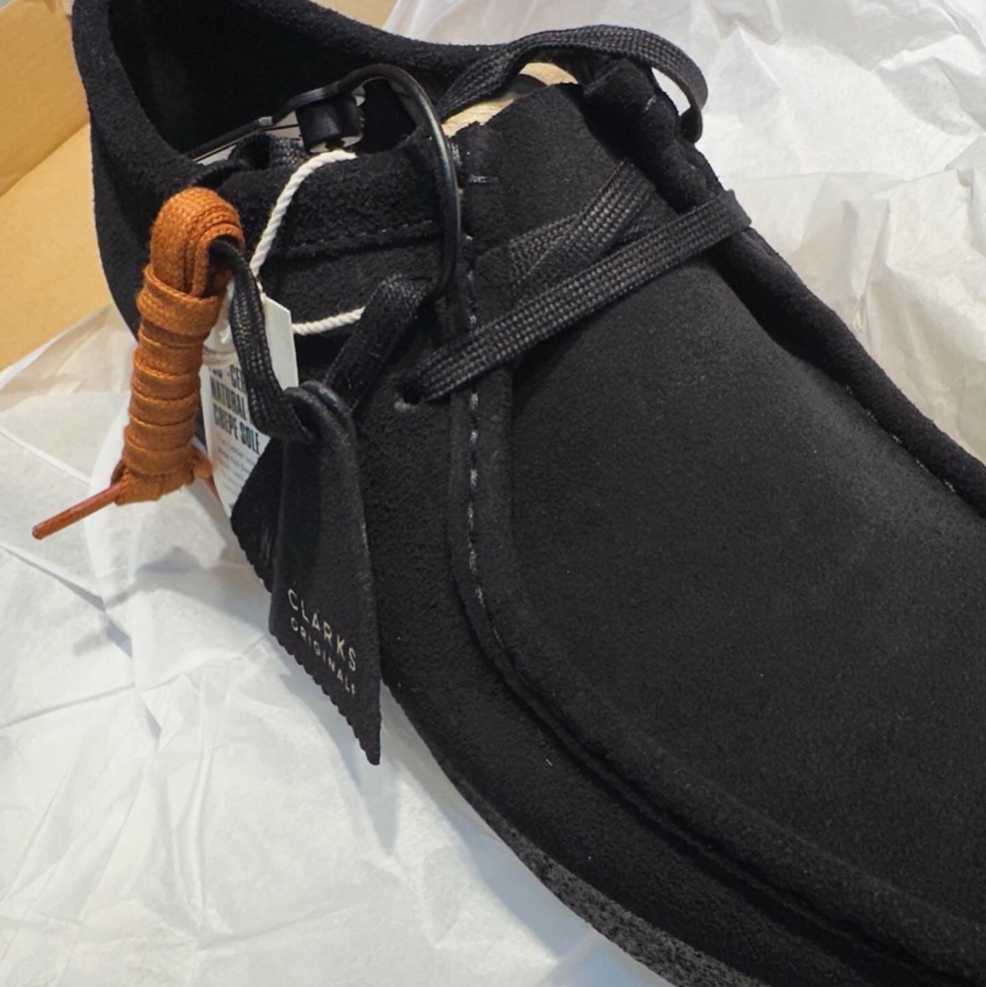 Clarks Wallabee Black Suede 착용 스타일 - 4