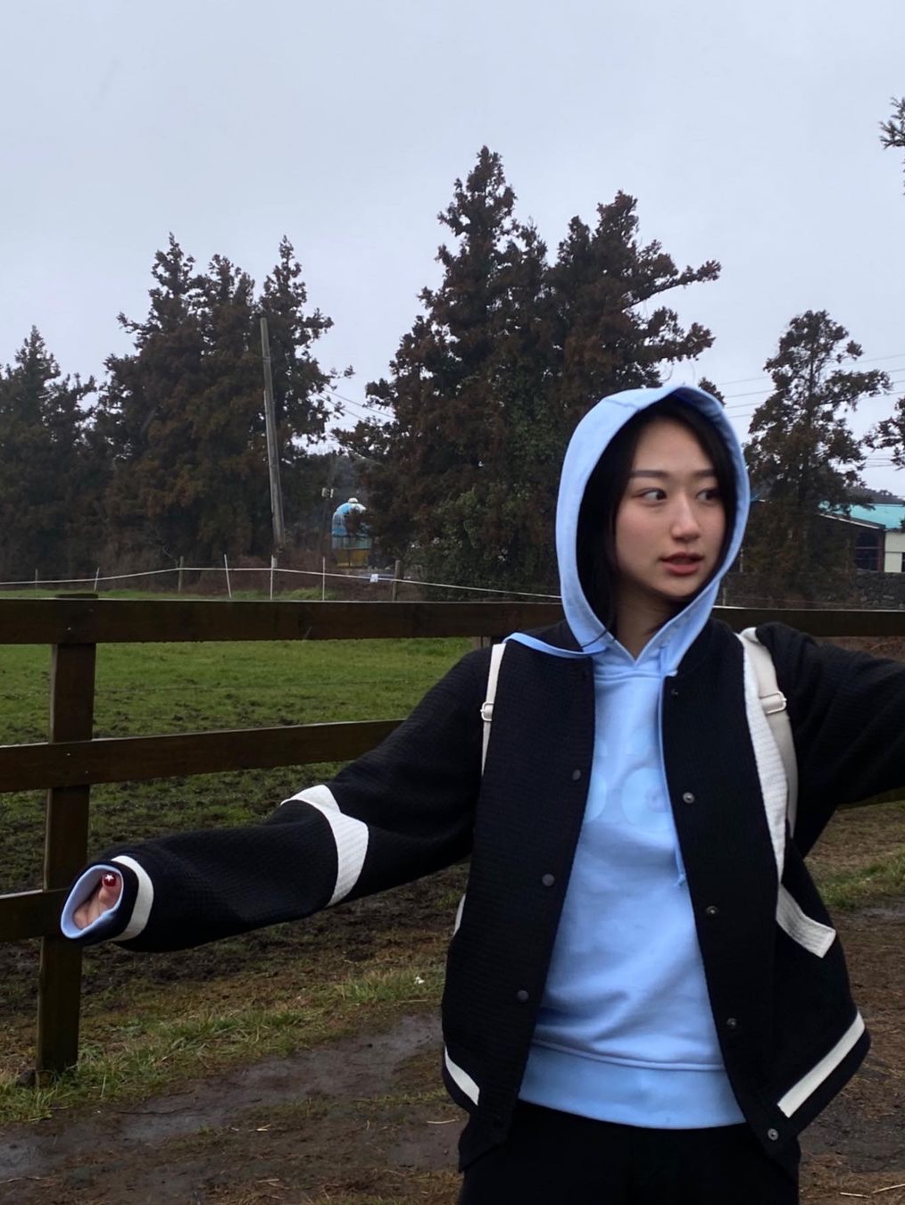[KREAM 단독] Safarispot Women 1/2 Basic Safari Hoodie Sky, [KREAM 단독] Safarispot Women 1/2 Basic Safari Hoodie White 착용 스타일