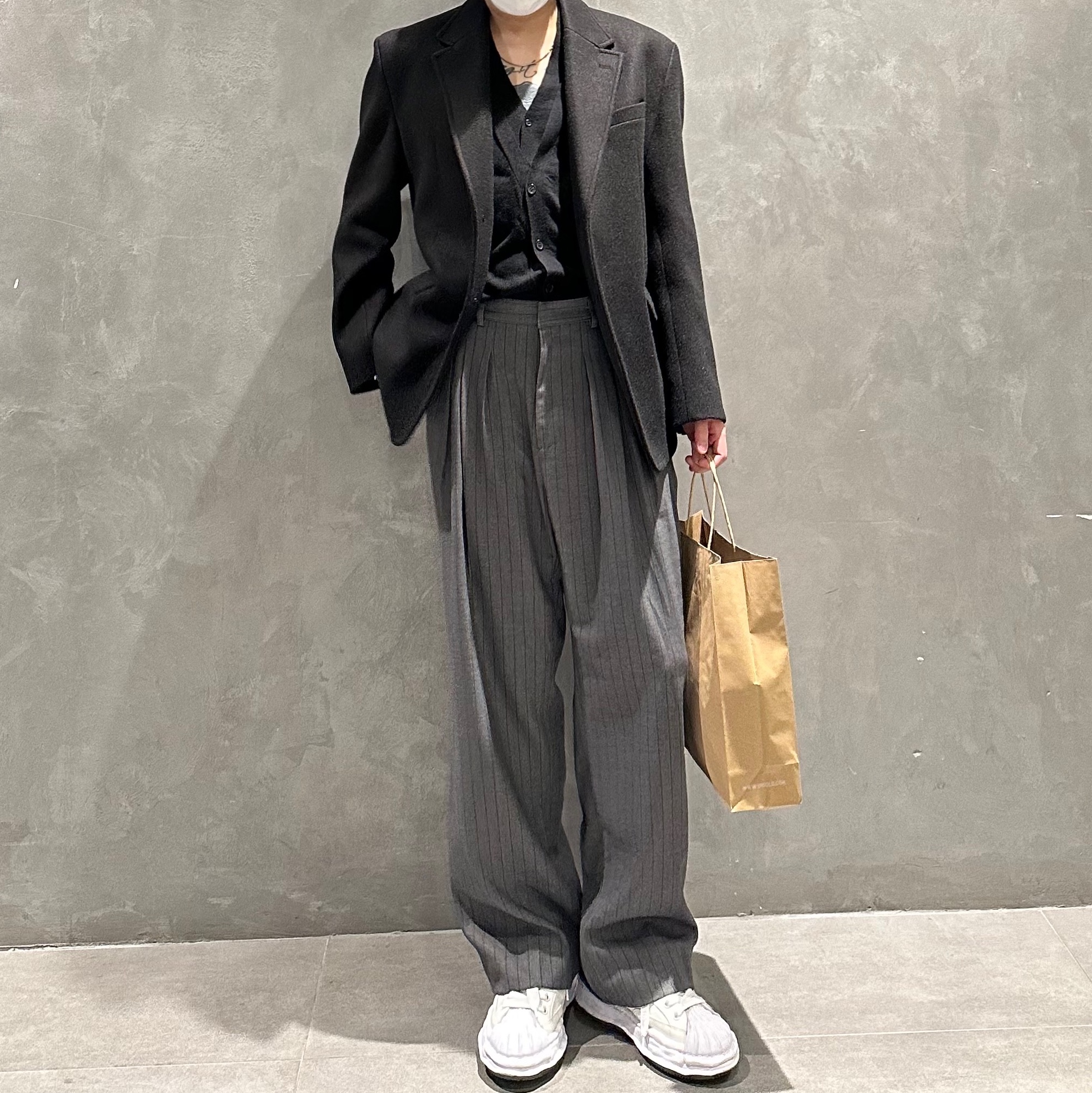 Maison Mihara Yasuhiro Blakey OG Sole Leather Low-top Sneakers White 착용 스타일 - 3