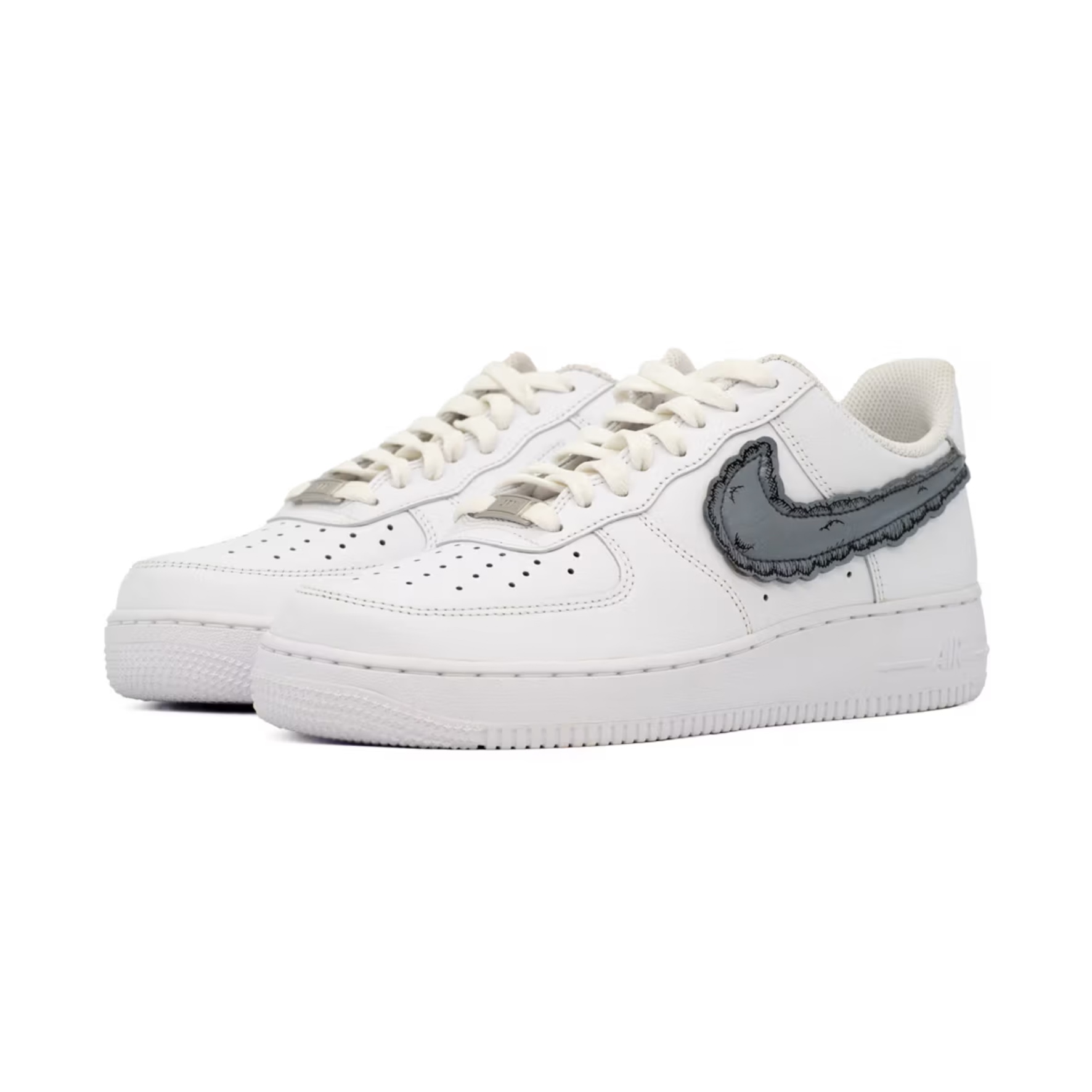 Nike x Kaws x Sky High Farm Workwear Cloud Force 1 Black, Nike x Kaws x Sky High Farm Workwear Cloud Force 1 White 착용 스타일 - 5
