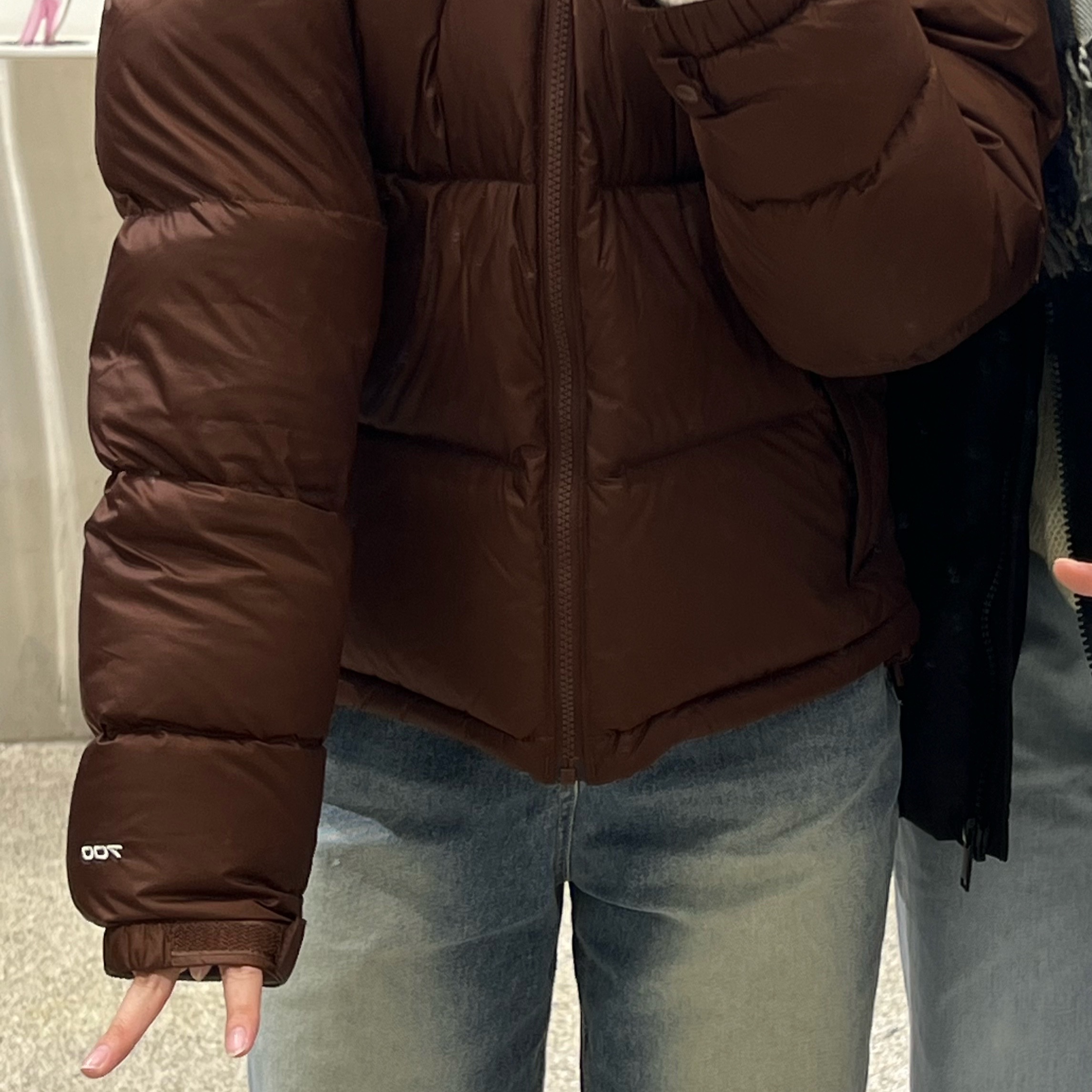 (W) The North Face 1996 Retro Nuptse Jacket Dark Oak 착용 스타일 - 1
