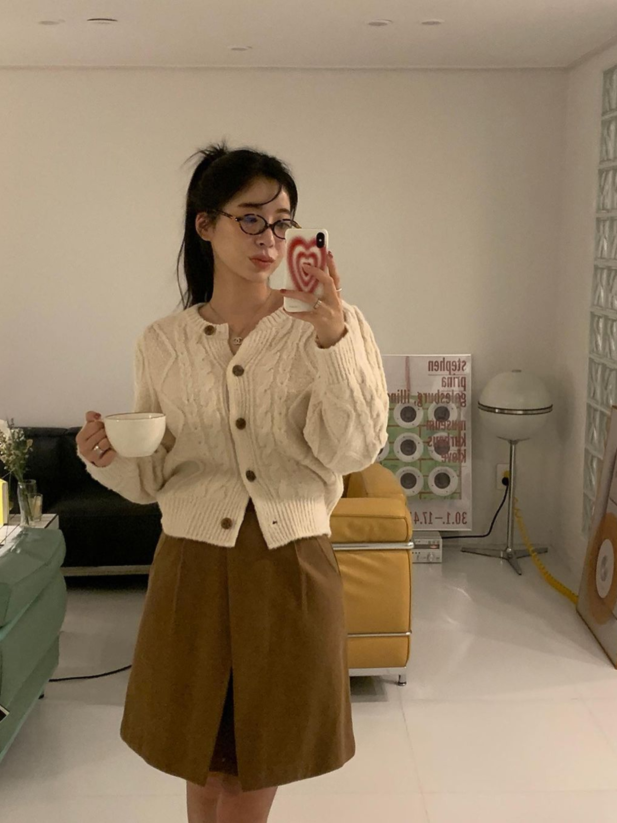 (W) Miu Miu Regard sunglasses Blue Lenses Honey Tortoiseshell Acetate Alternative fit, (W) Miu Miu Regard Sunglasses Blue Lenses Honey Tortoiseshell Acetate Standard fit 착용 스타일 - 3