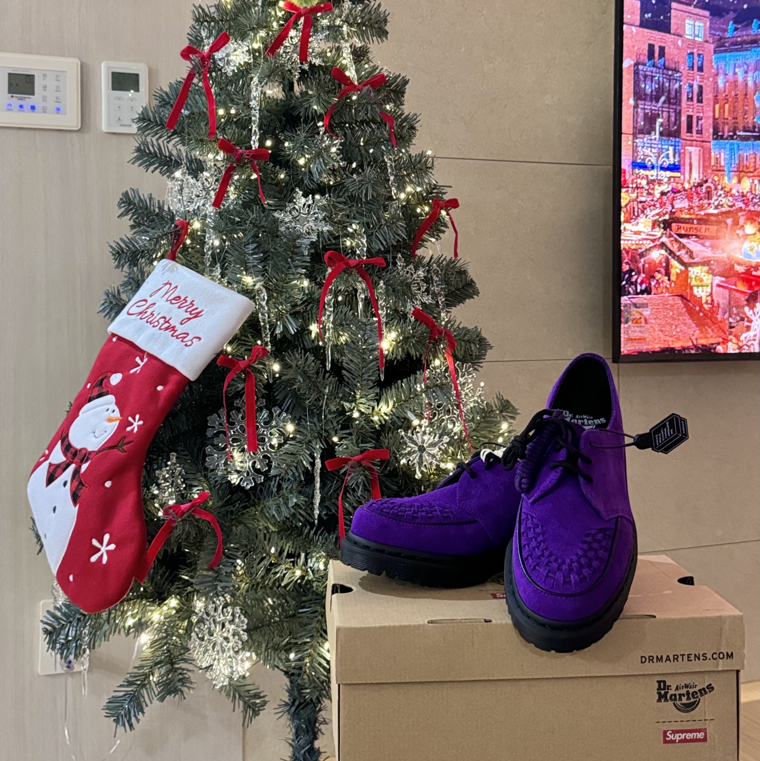 Dr. Martens x Supreme Ramsey Creeper Purple 착용 스타일 - 1