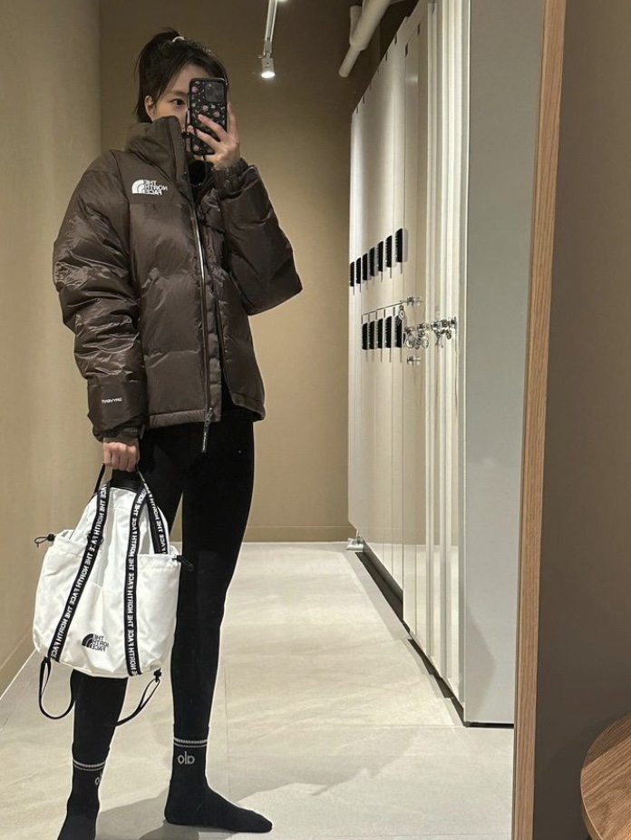 The North Face 1996 Water Shield Nuptse Jacket Beige Brown 착용 스타일