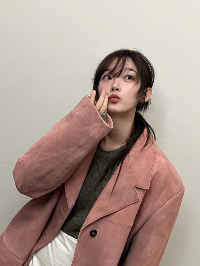 (W) Prada Suede Jacket Petal Pink 착용 스타일